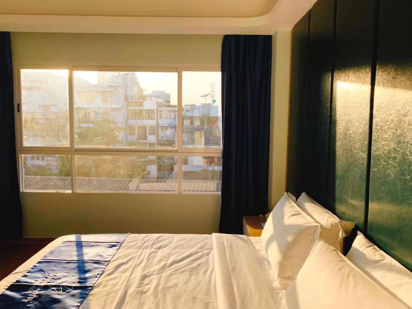 City view, Bed in Sapphire Hotel Silom Bangkok