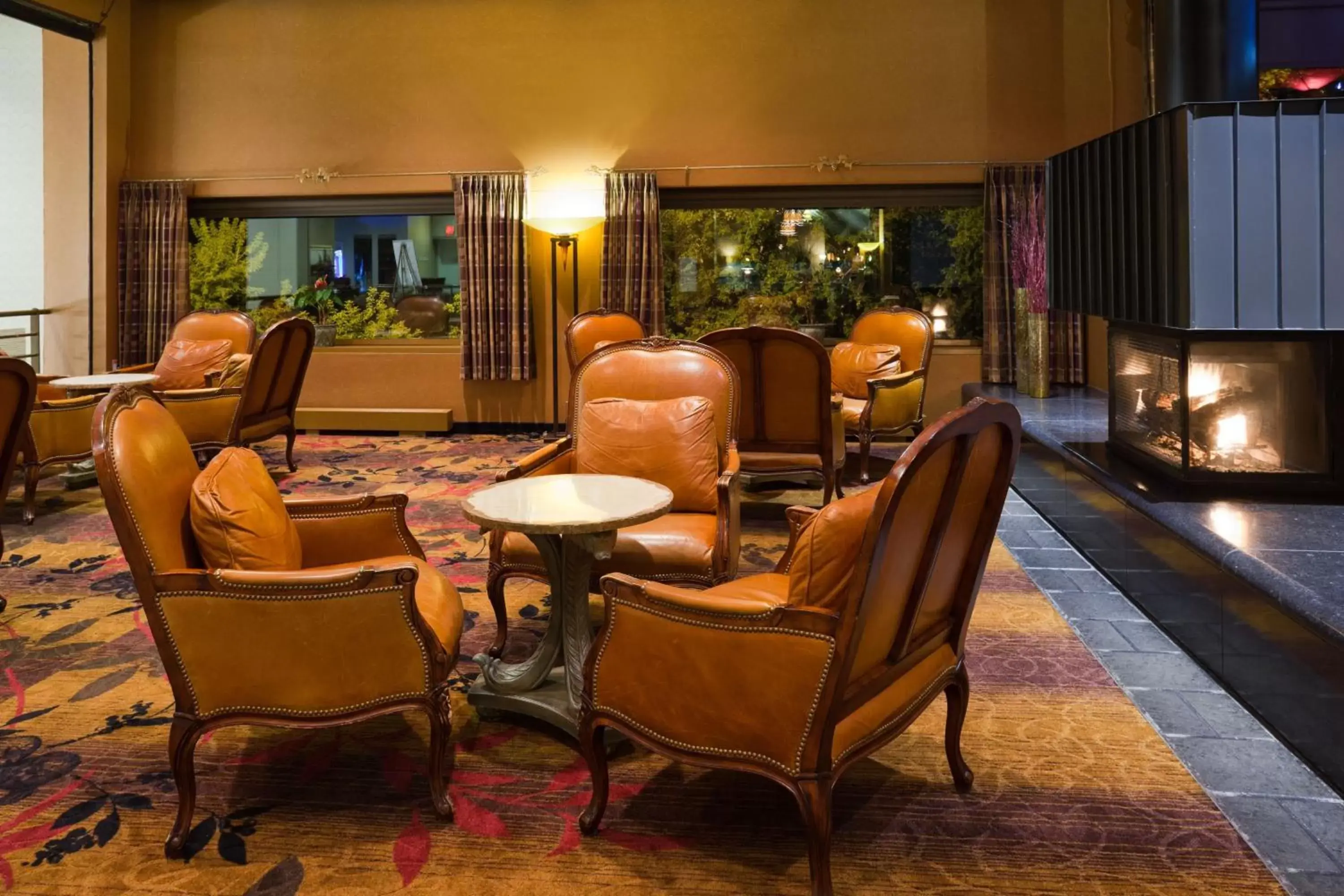 Lounge or bar, Lounge/Bar in Crowne Plaza Minneapolis West, an IHG Hotel