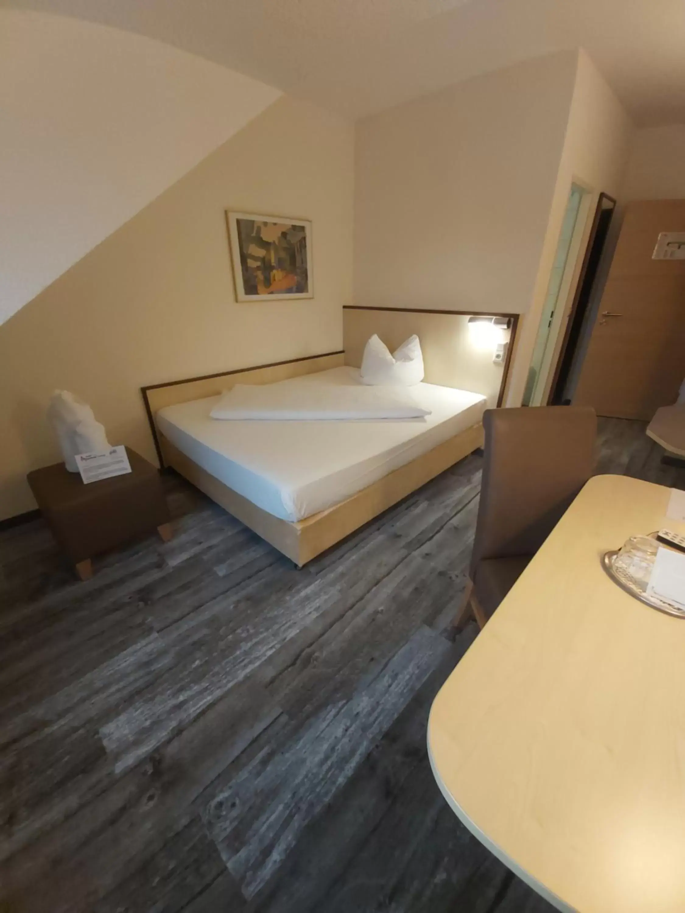 Single Room in Hotel Montana Limburg Single Room in Hotel Montana Limburg