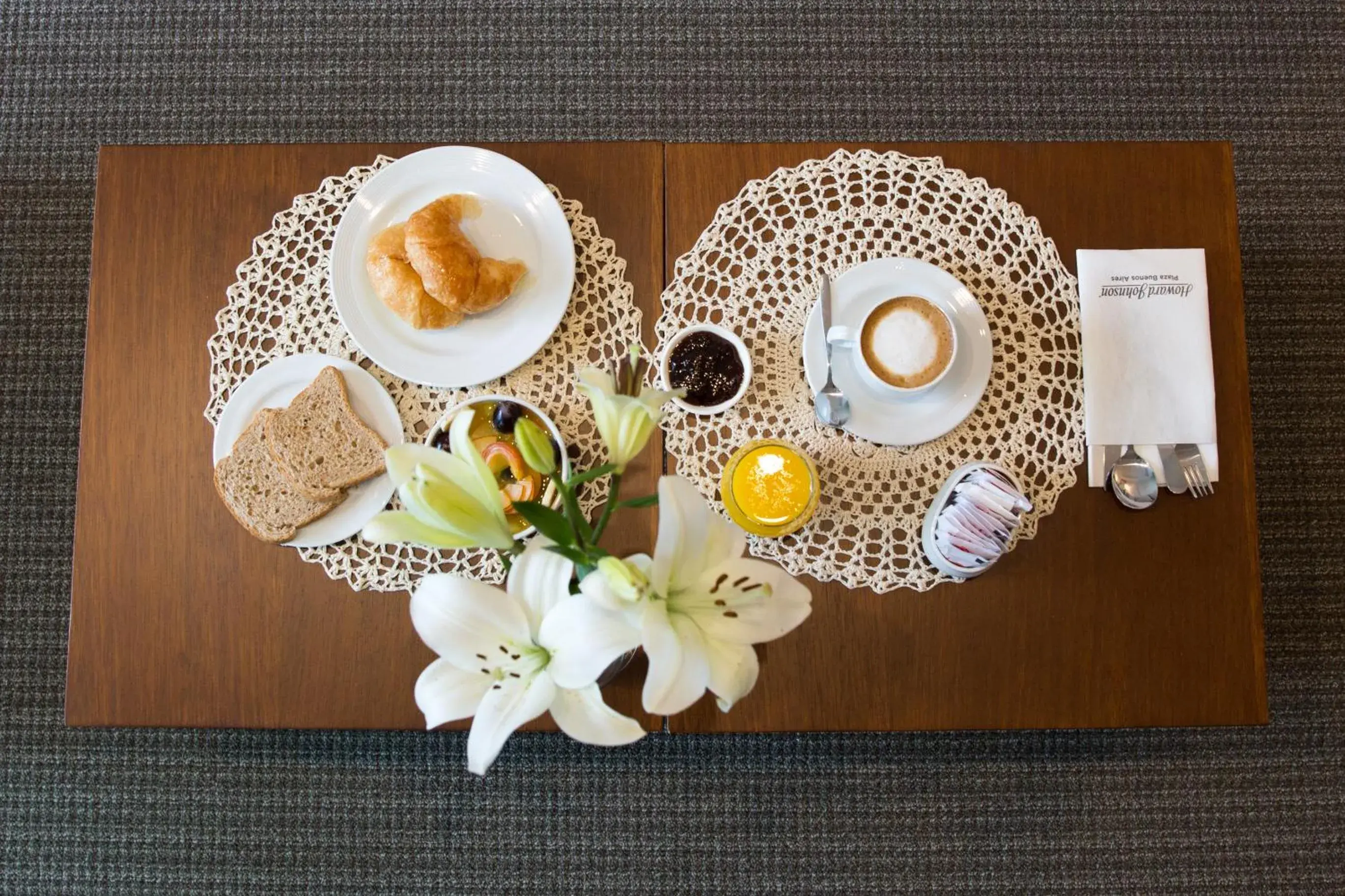 Breakfast in Howard Johnson Plaza Buenos Aires Breakfast in Howard Johnson Plaza Buenos Aires