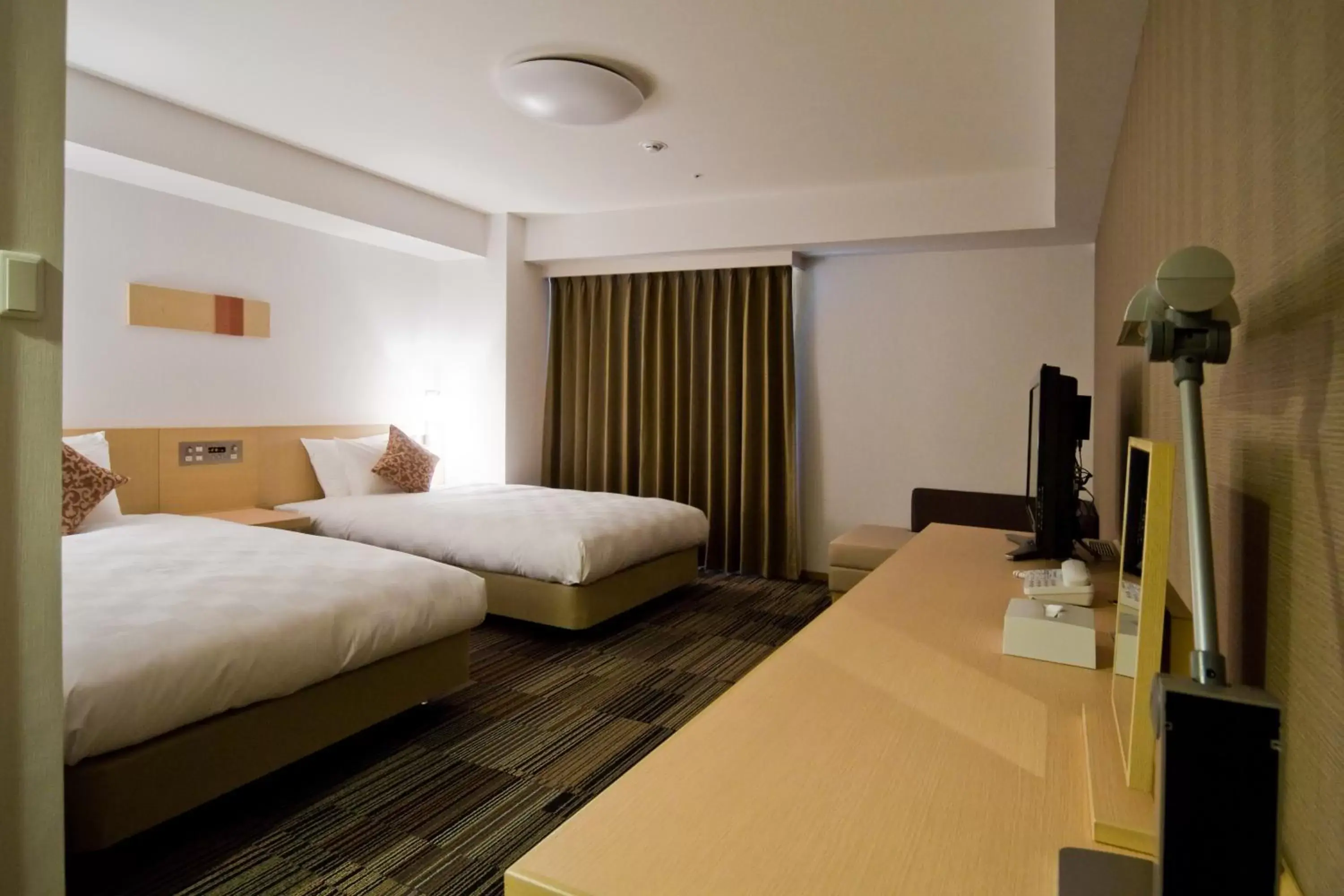 Photo of the whole room, Bed in Daiwa Roynet Hotel Osaka-Uehonmachi