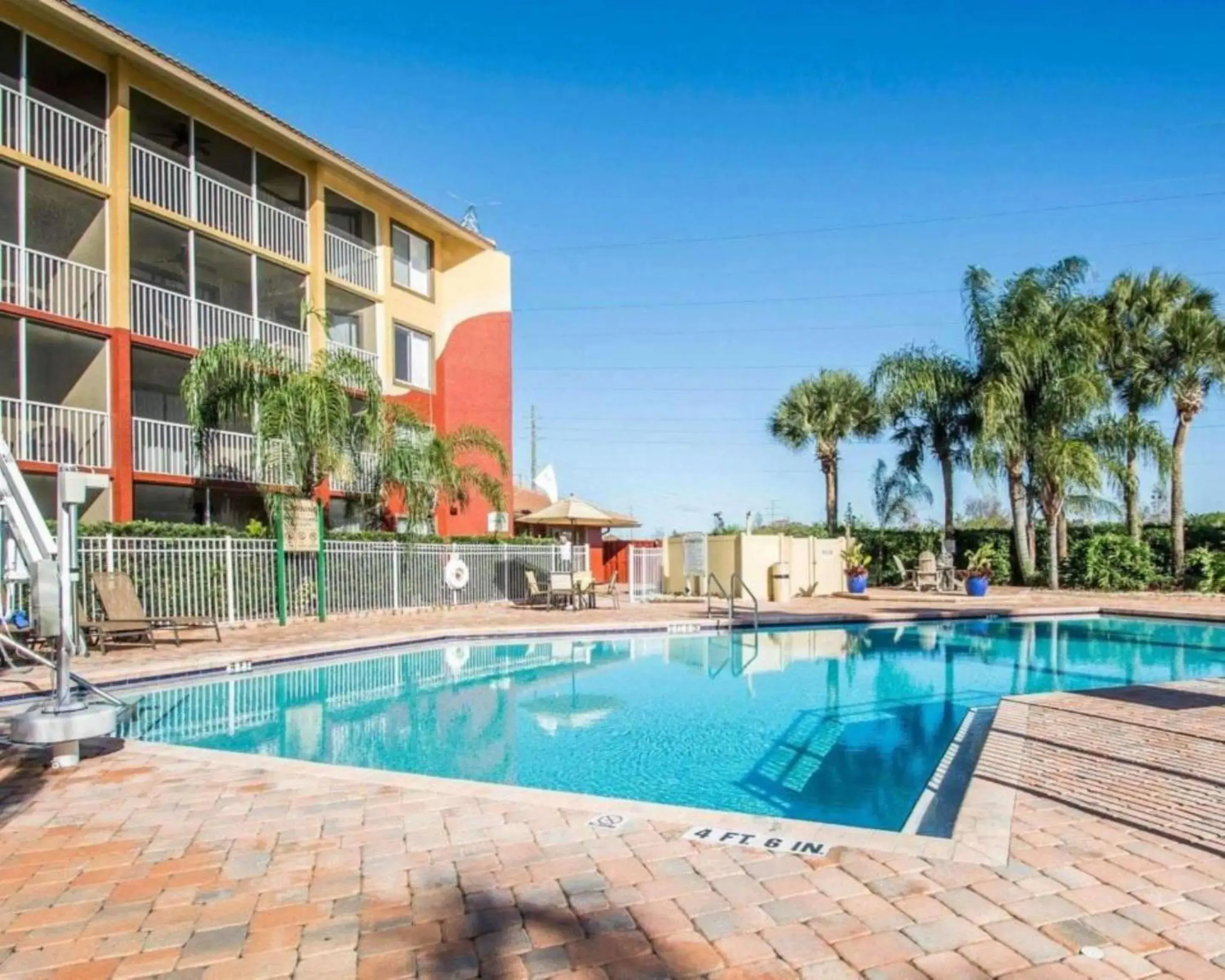 Swimming Pool in Bluegreen Vacations Orlando's Sunshine Resort