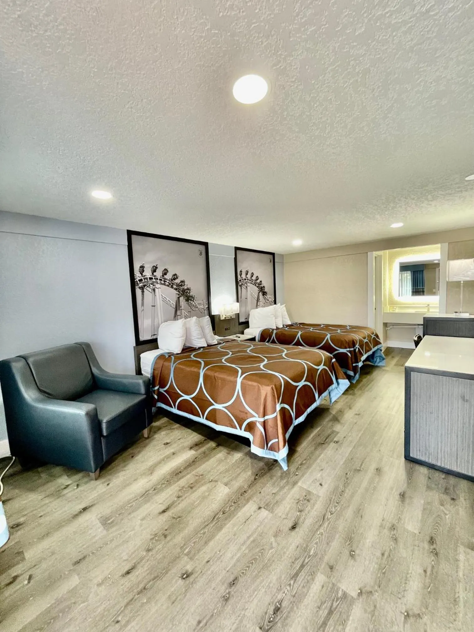 Bed in Super 8 by Wyndham Kissimmee-Orlando