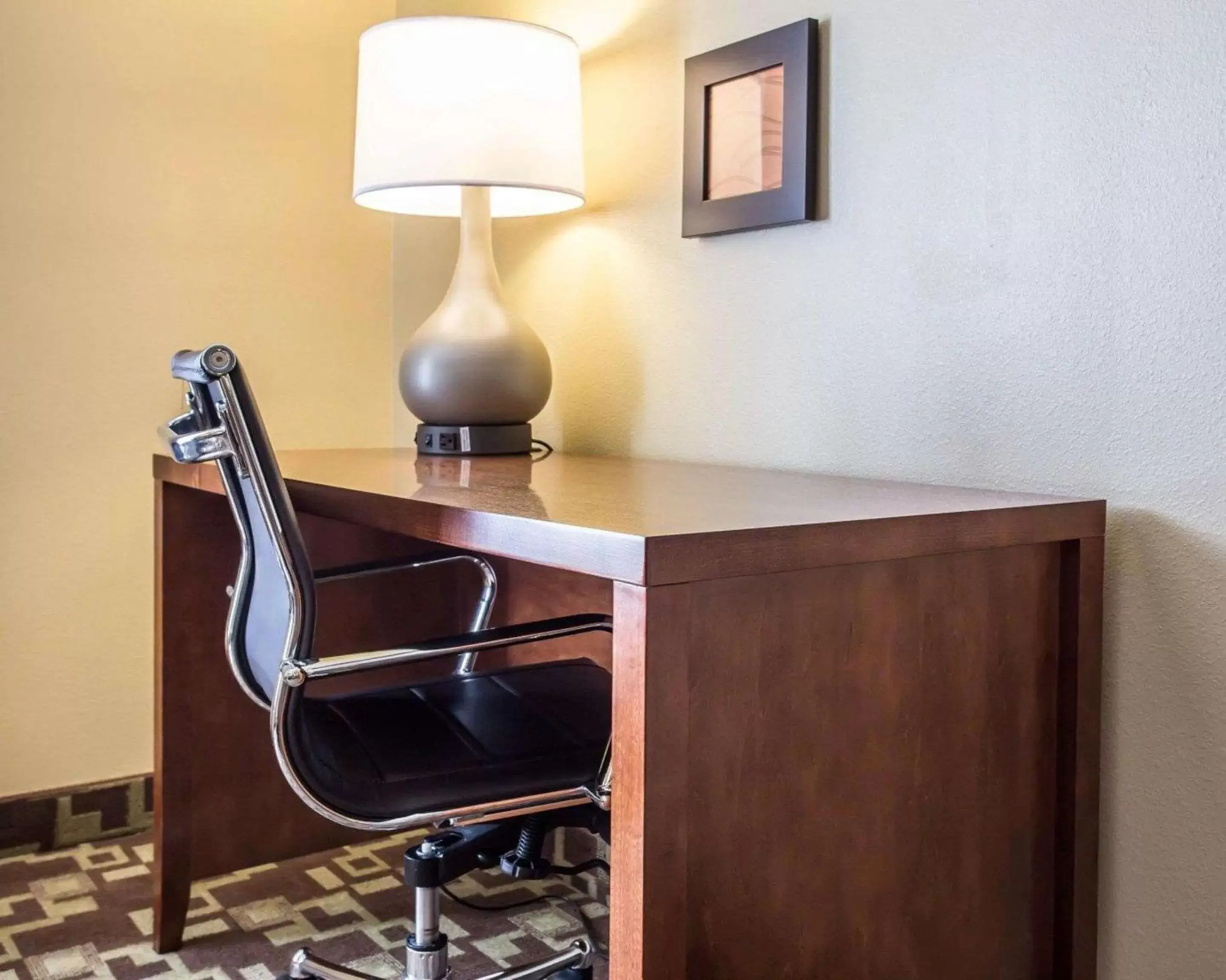 Photo of the whole room, TV/Entertainment Center in Comfort Inn & Suites Walterboro I-95