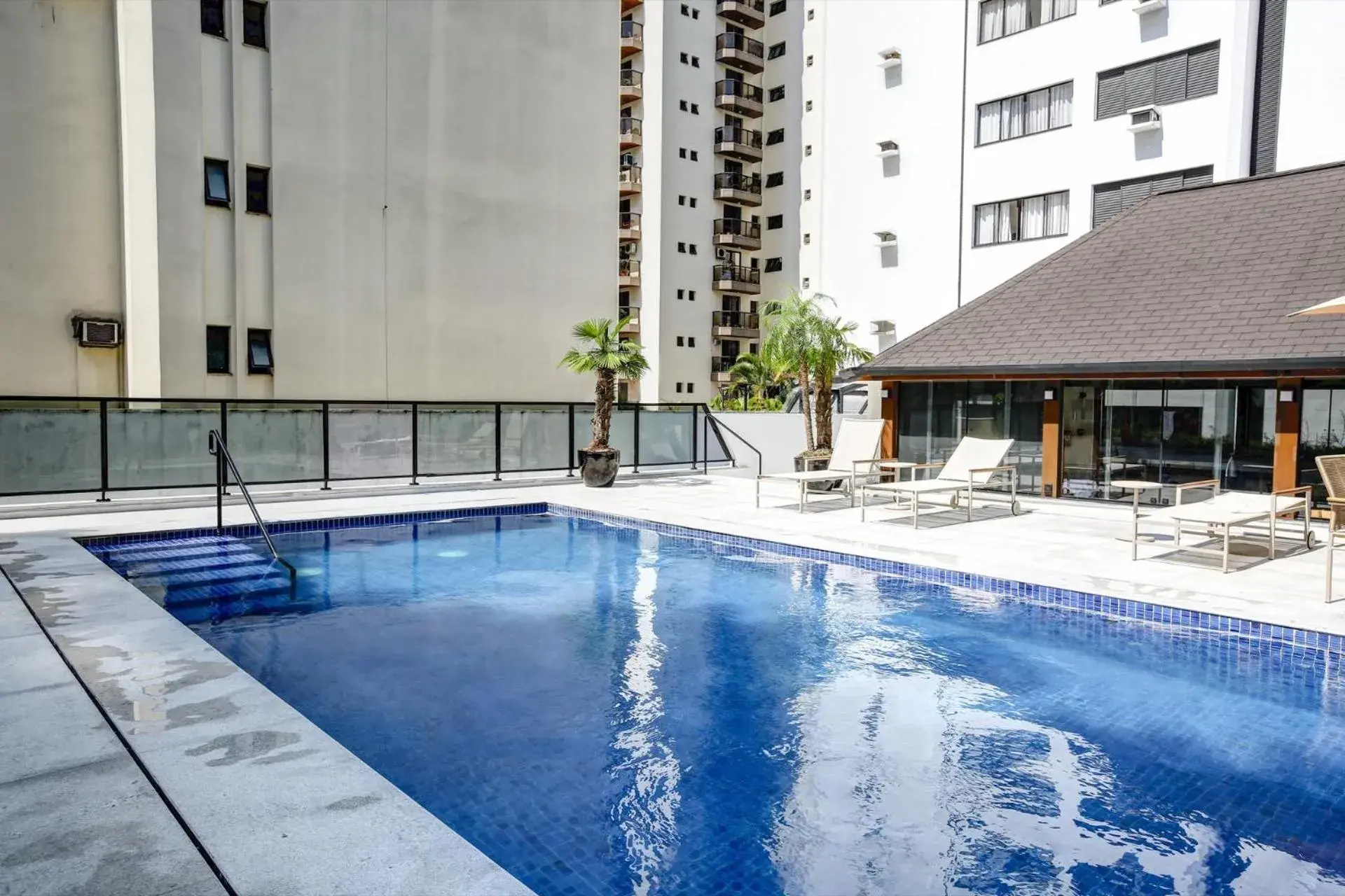 Swimming pool in Roomo Transamerica SP Itaim Bibi Swimming pool in Roomo Transamerica SP Itaim Bibi