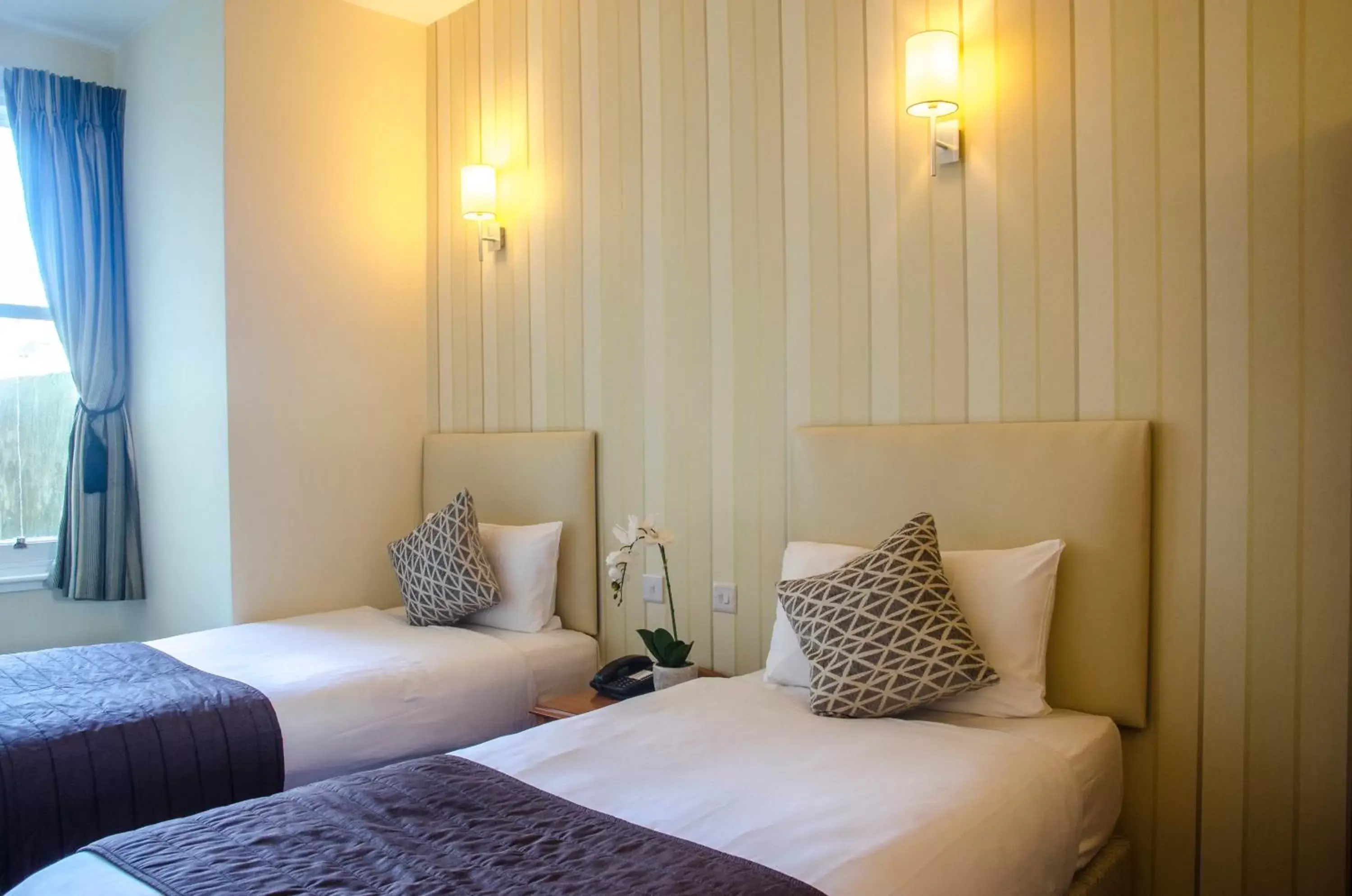 Twin Room in Four Points Flex by Sheraton Brighton Twin Room in Four Points Flex by Sheraton Brighton