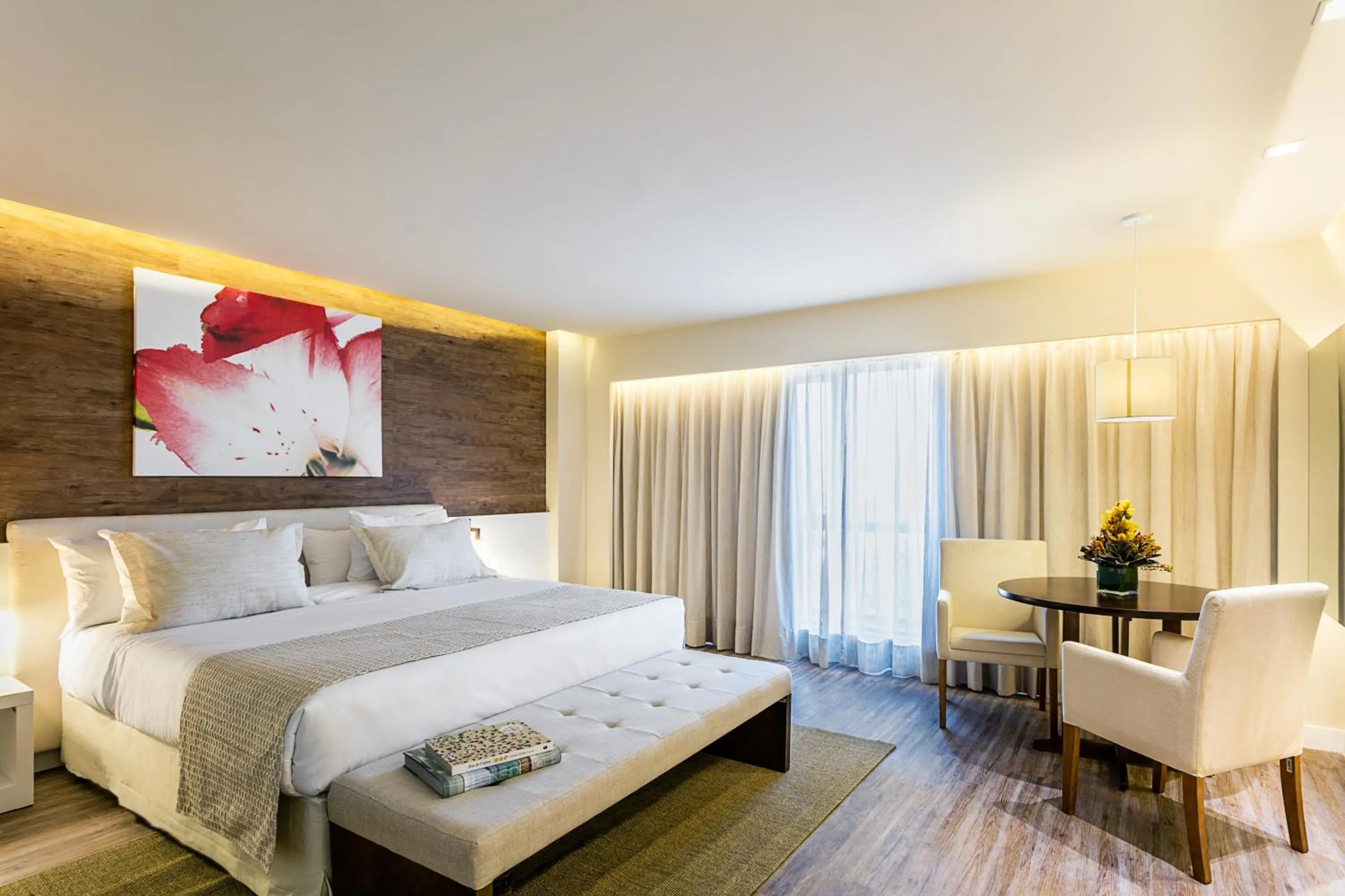 Deluxe King Room with Whirlpool in Square Design Hotel