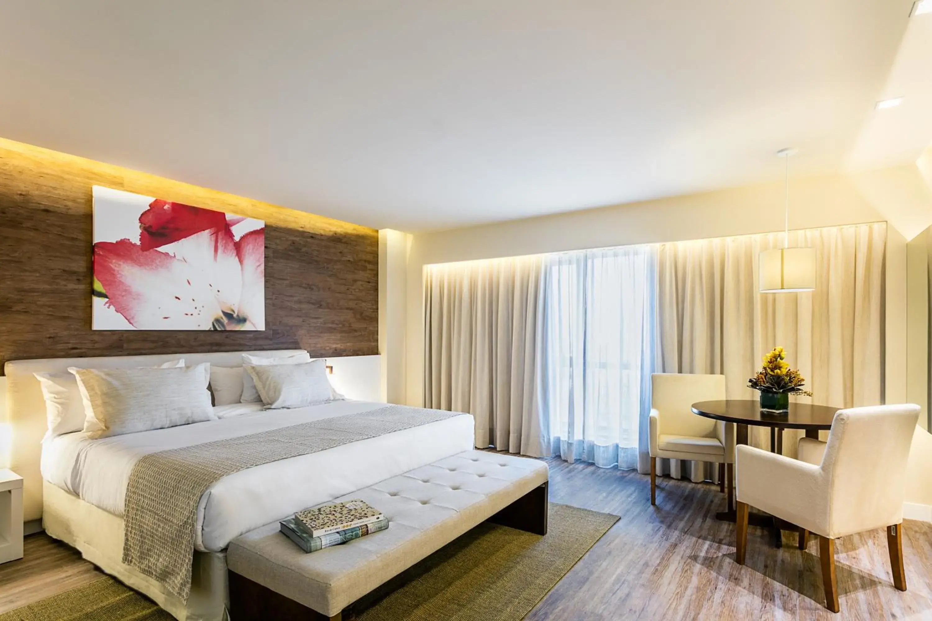 Deluxe King Room with Whirlpool in Square Design Hotel Deluxe King Room with Whirlpool in Square Design Hotel