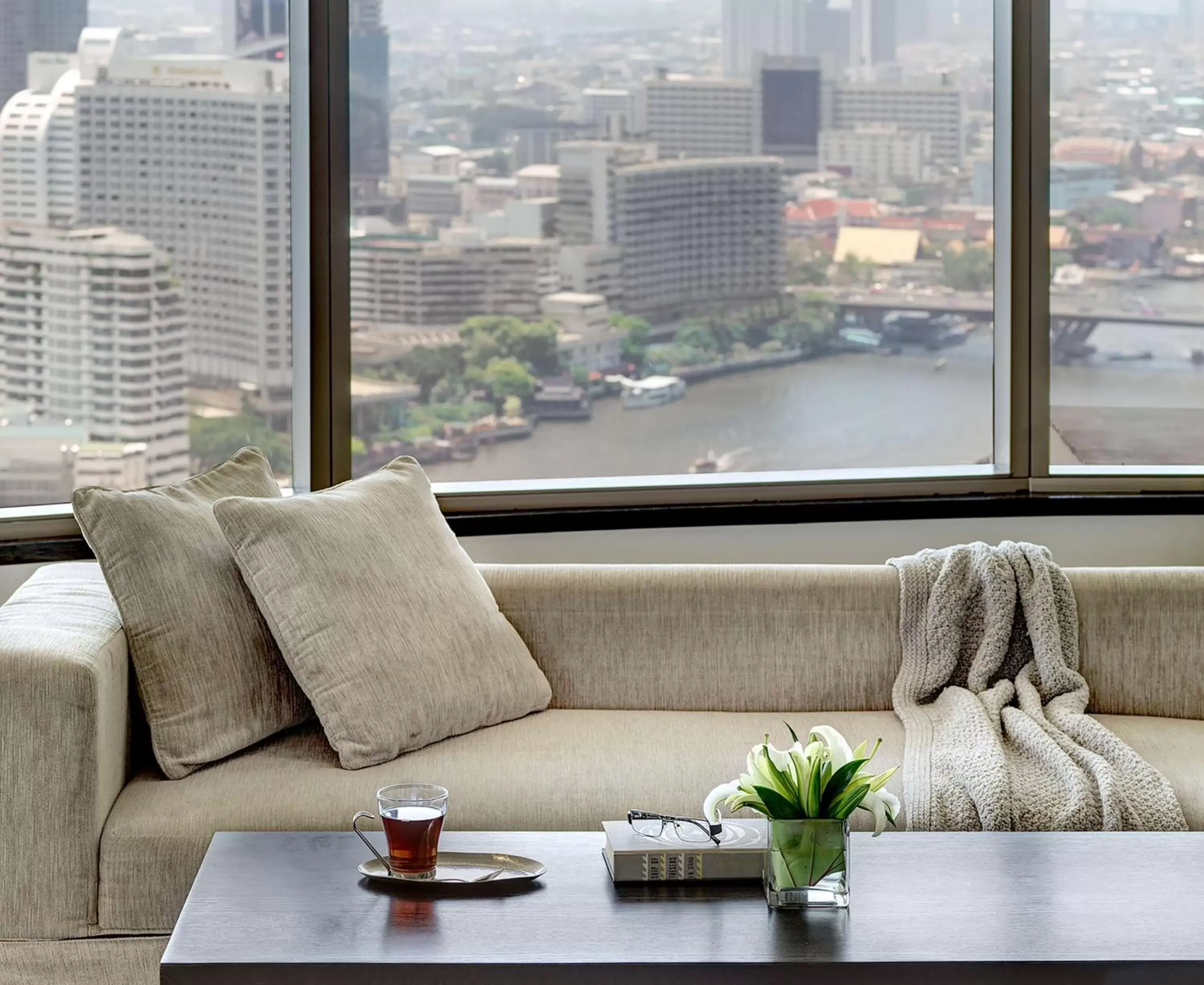 Living room, Seating Area in Millennium Hilton Bangkok