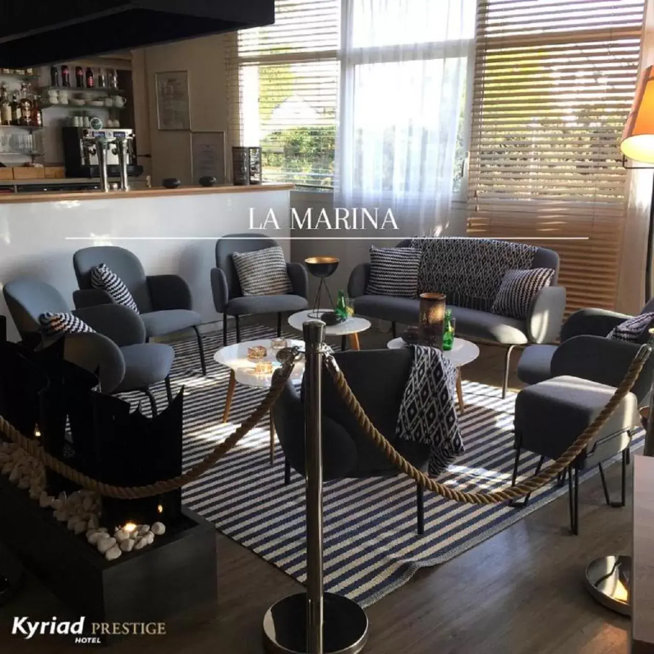 Lounge or bar, Lounge/Bar in Kyriad Prestige Vannes Centre-Palais des Arts