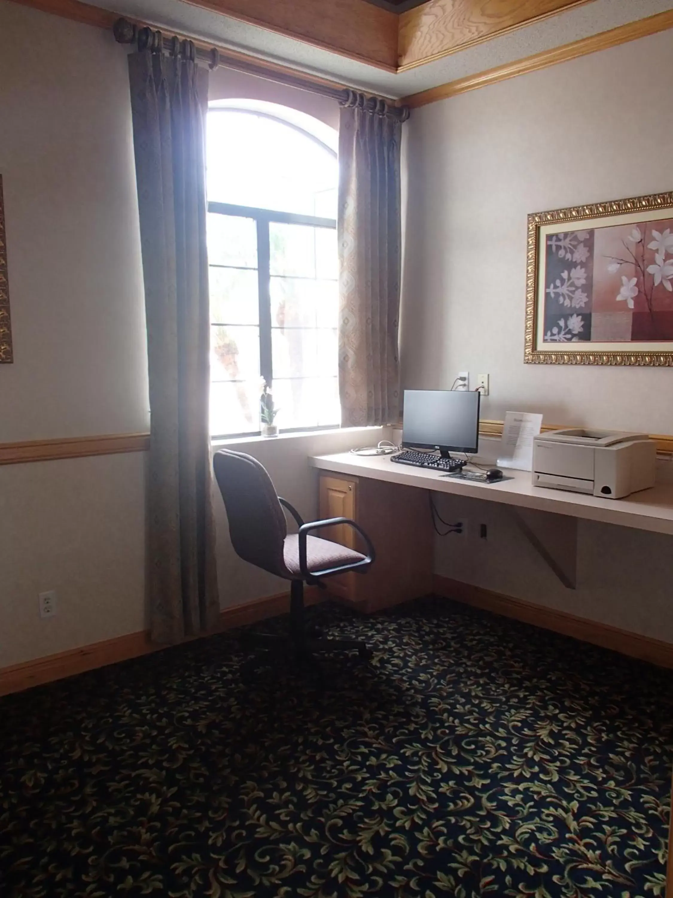 Business facilities, Kitchen/Kitchenette in Days Inn & Suites by Wyndham Corpus Christi Central