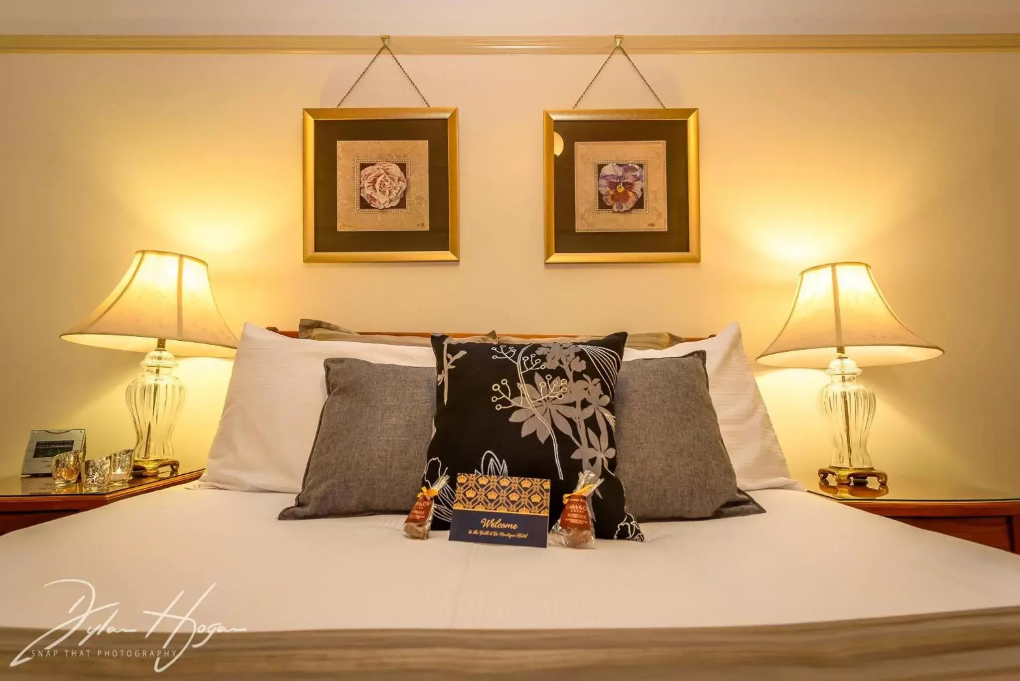 Bed in Cobb & Co Court Boutique Hotel
