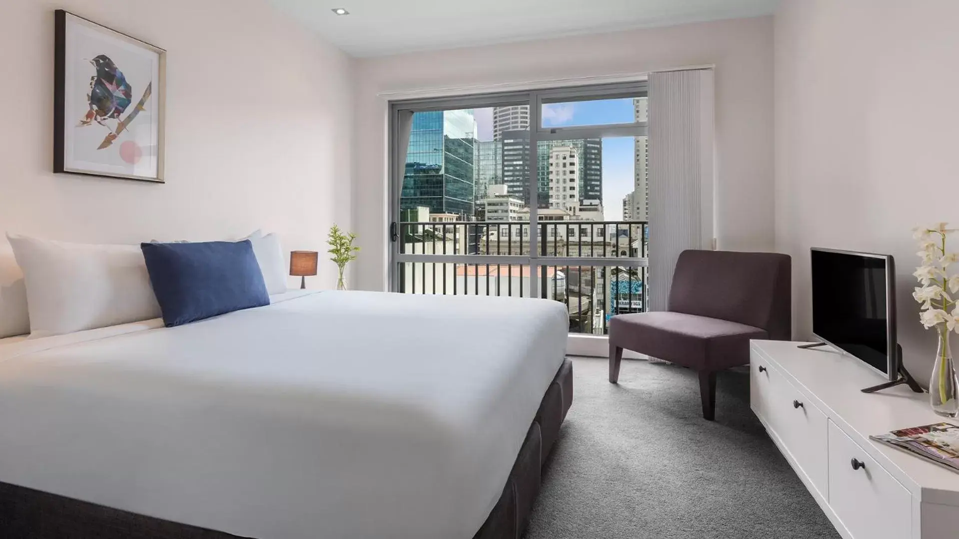 Bed in Auckland Harbour Suites