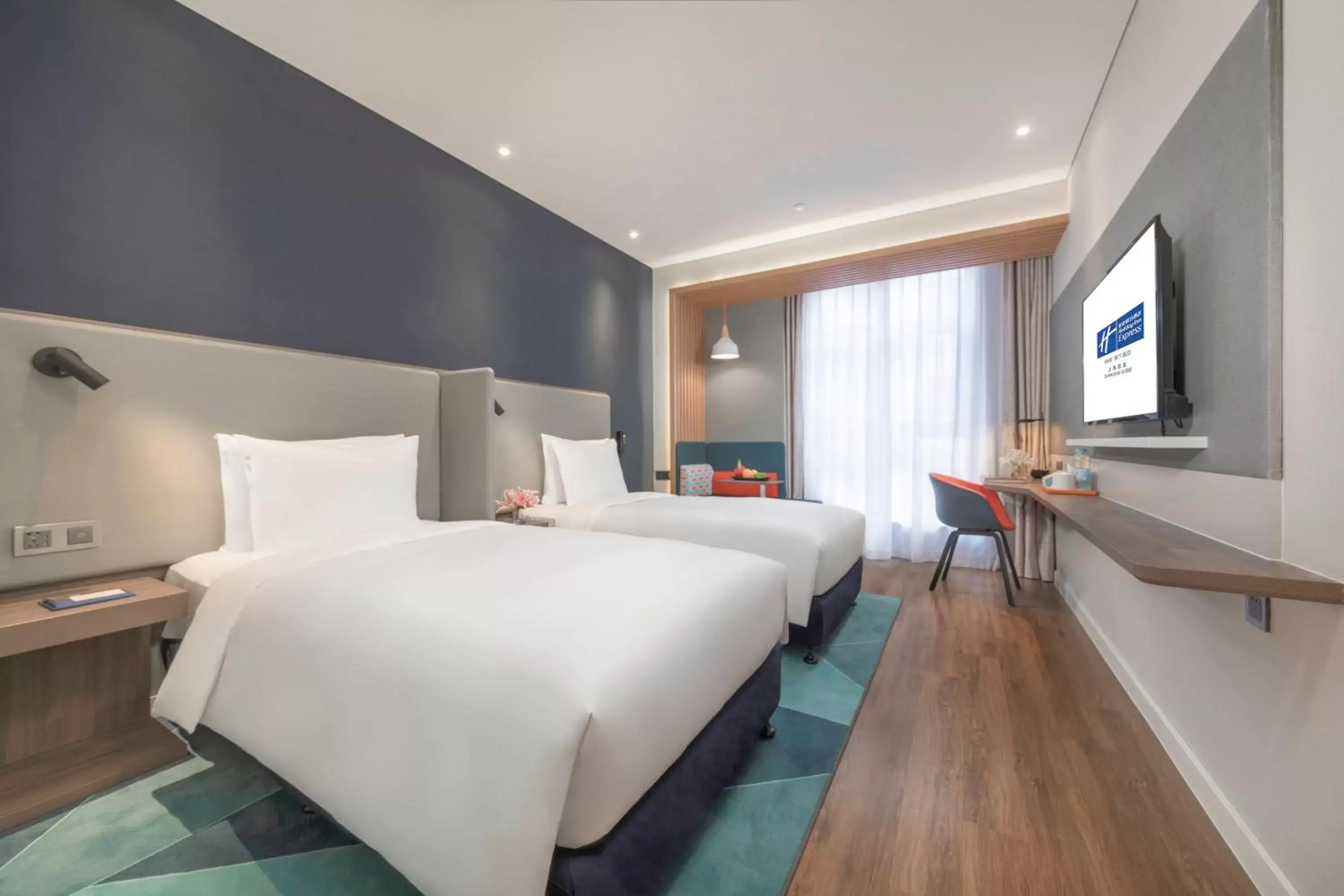 Bed in Holiday Inn Express Shanghai Gubei, an IHG Hotel