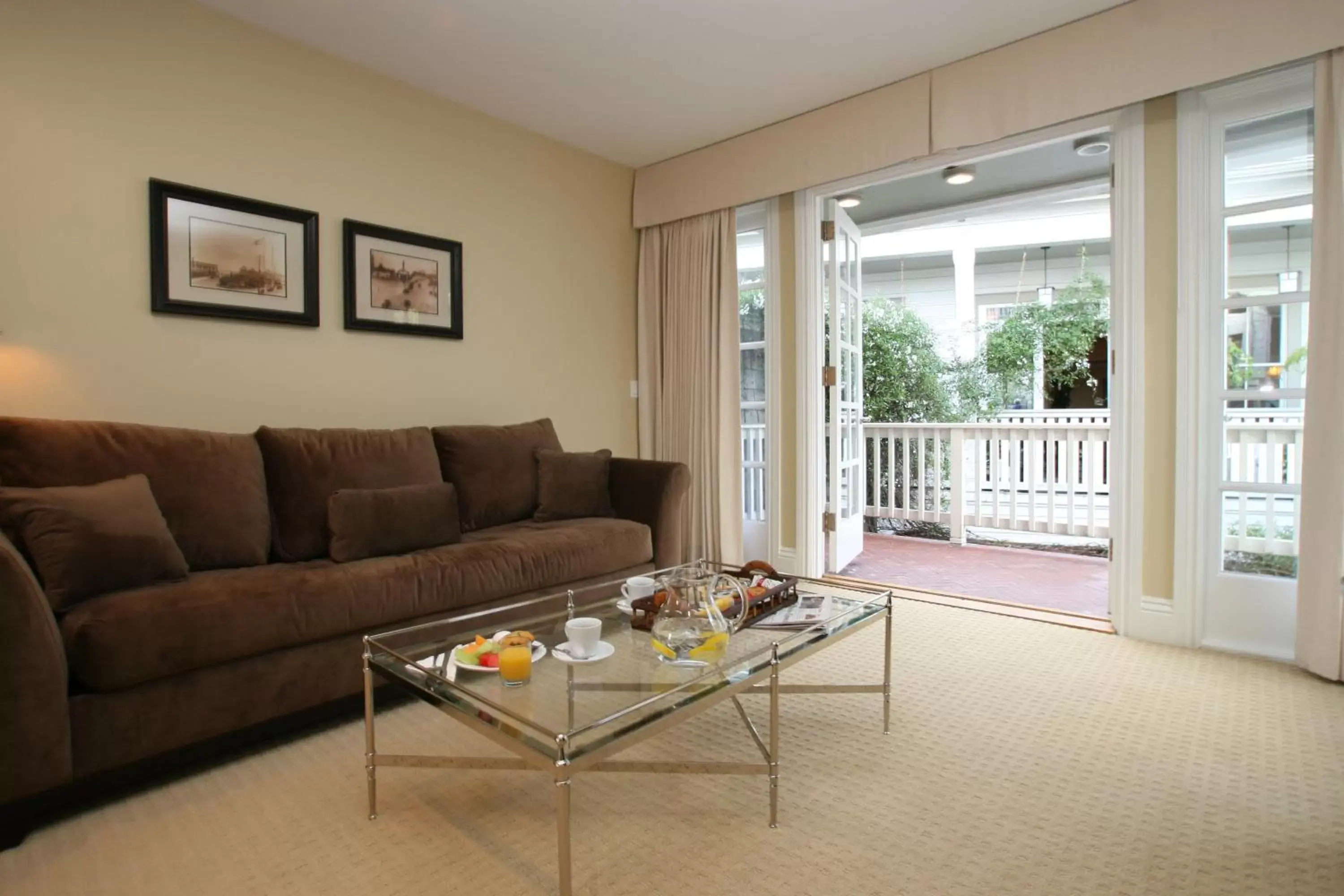 Living room in The Gables Inn Sausalito