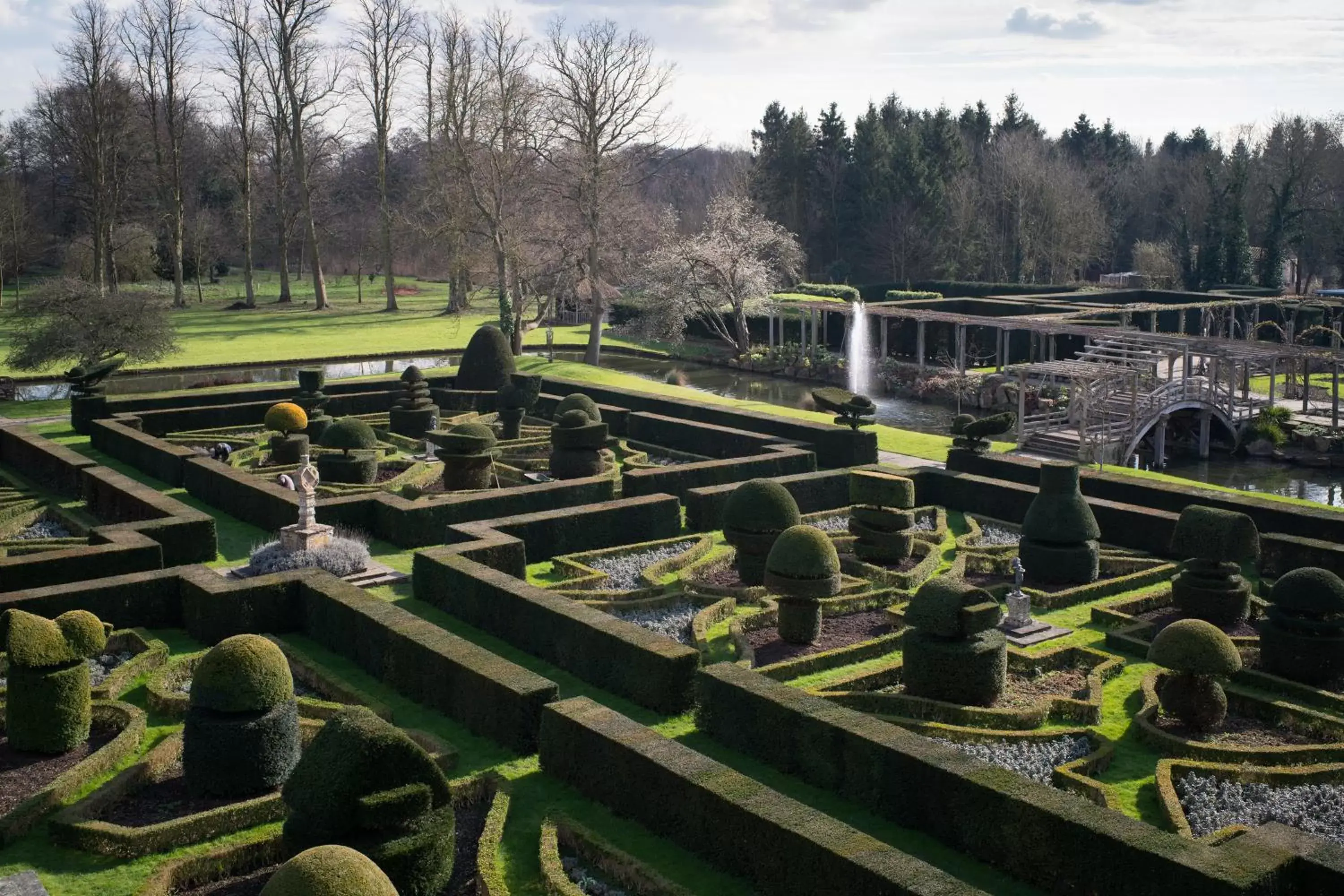 Garden view in Great Fosters - Near Windsor