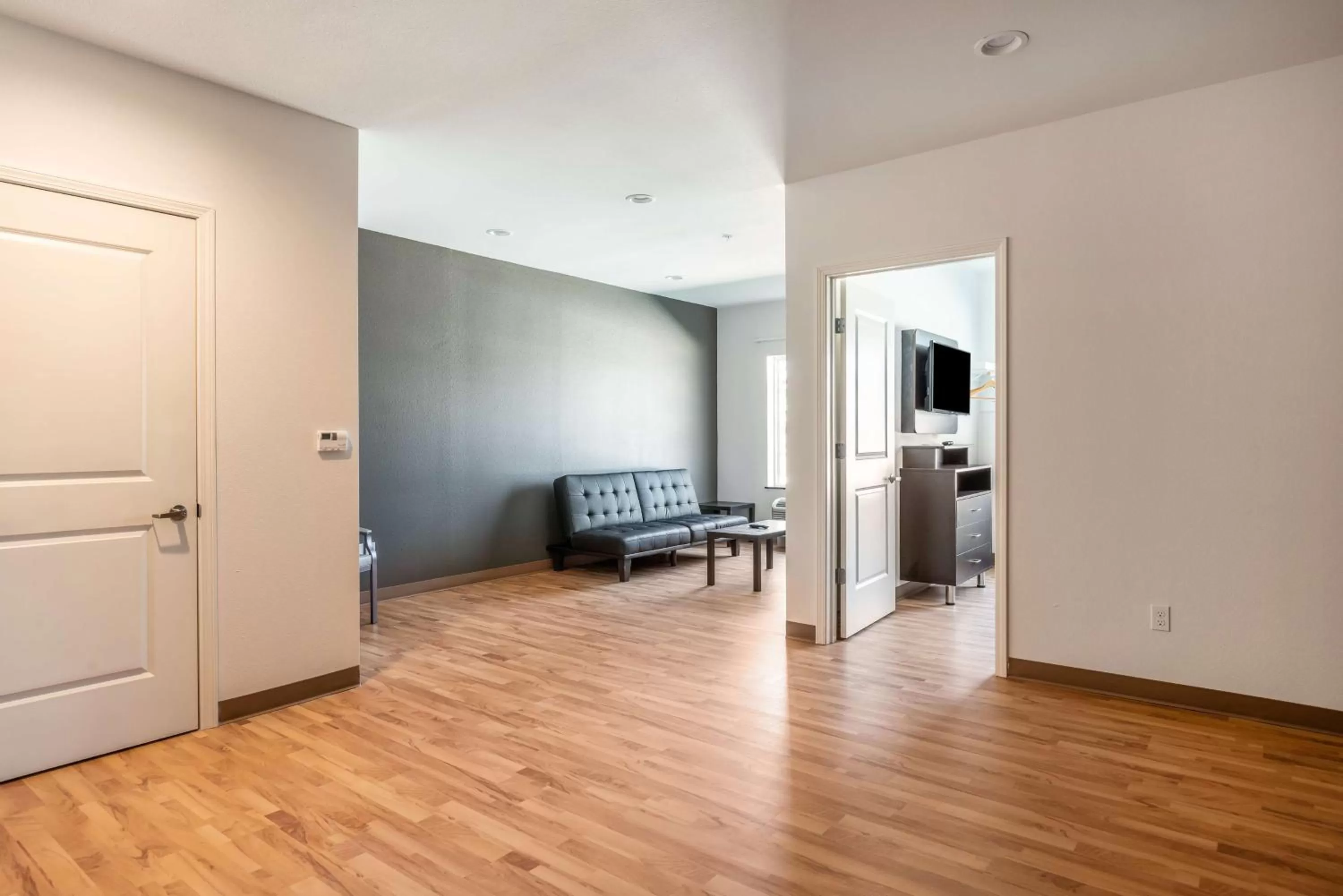 TV and multimedia in Studio 6 Lake Charles