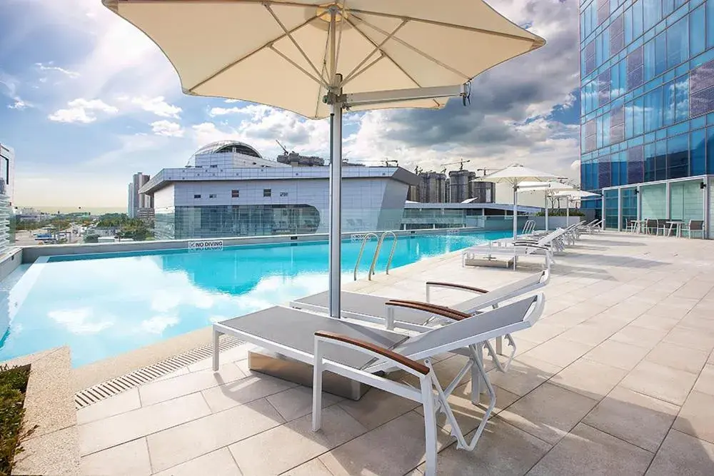 Swimming Pool in Orakai Songdo Park Hotel