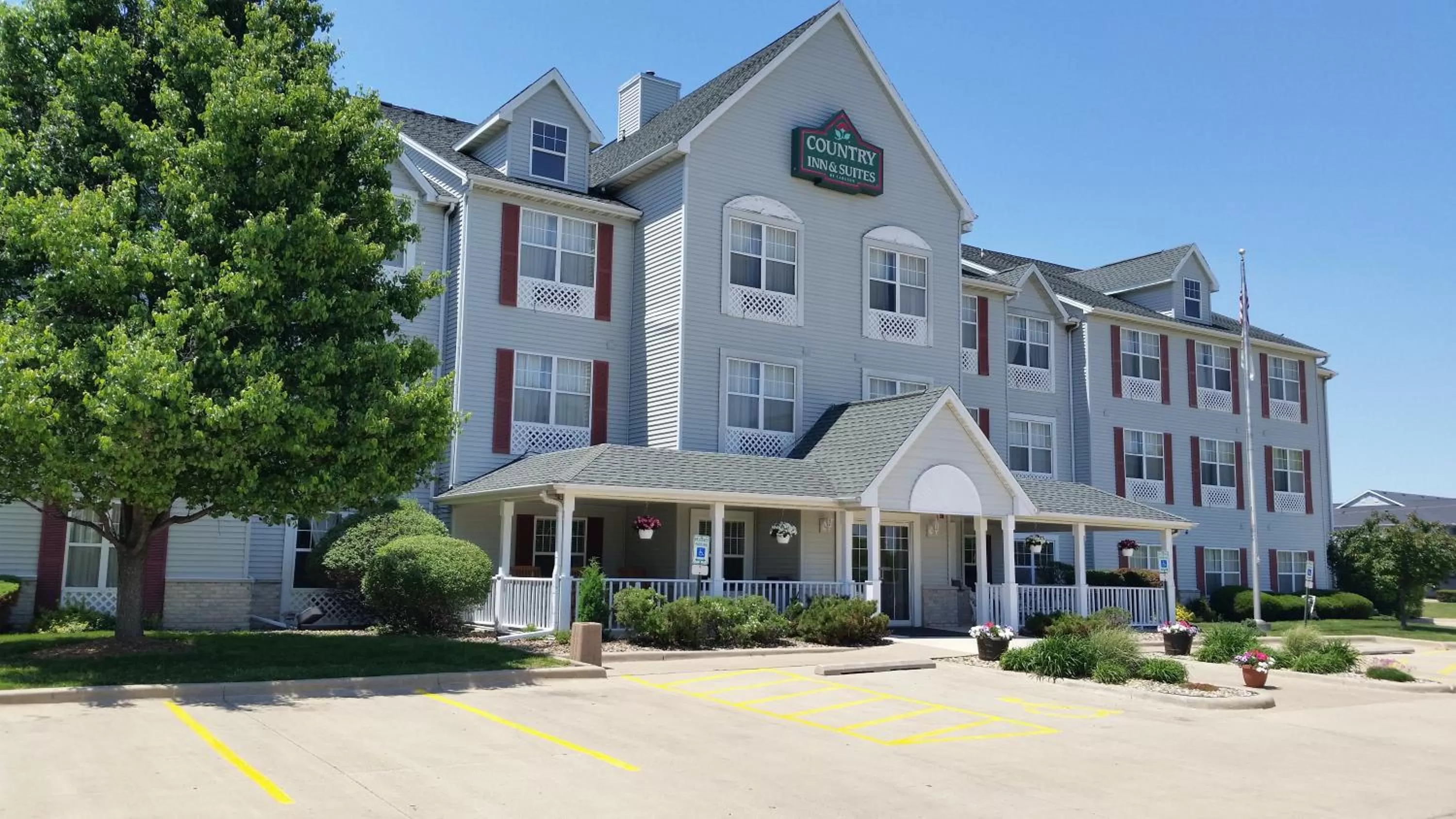 Property building in Country Inn & Suites by Radisson, Bloomington-Normal West, IL