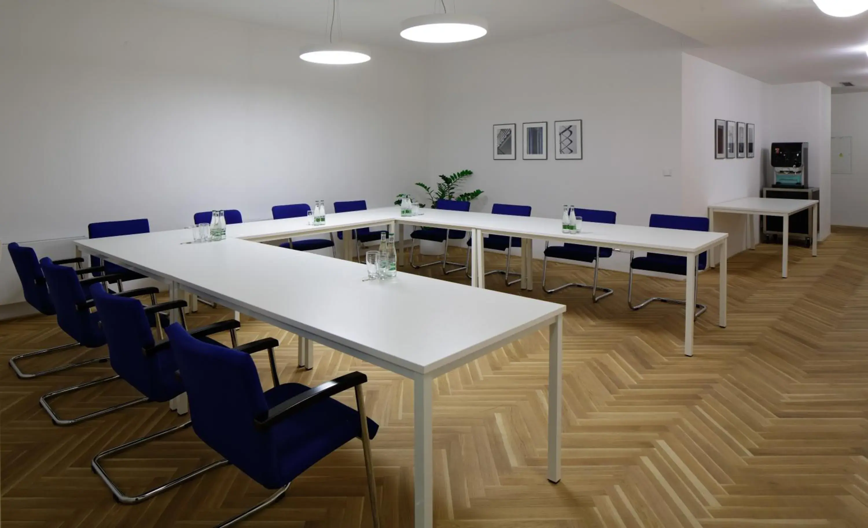 Business facilities, Business Area/Conference Room in AXA Hotel