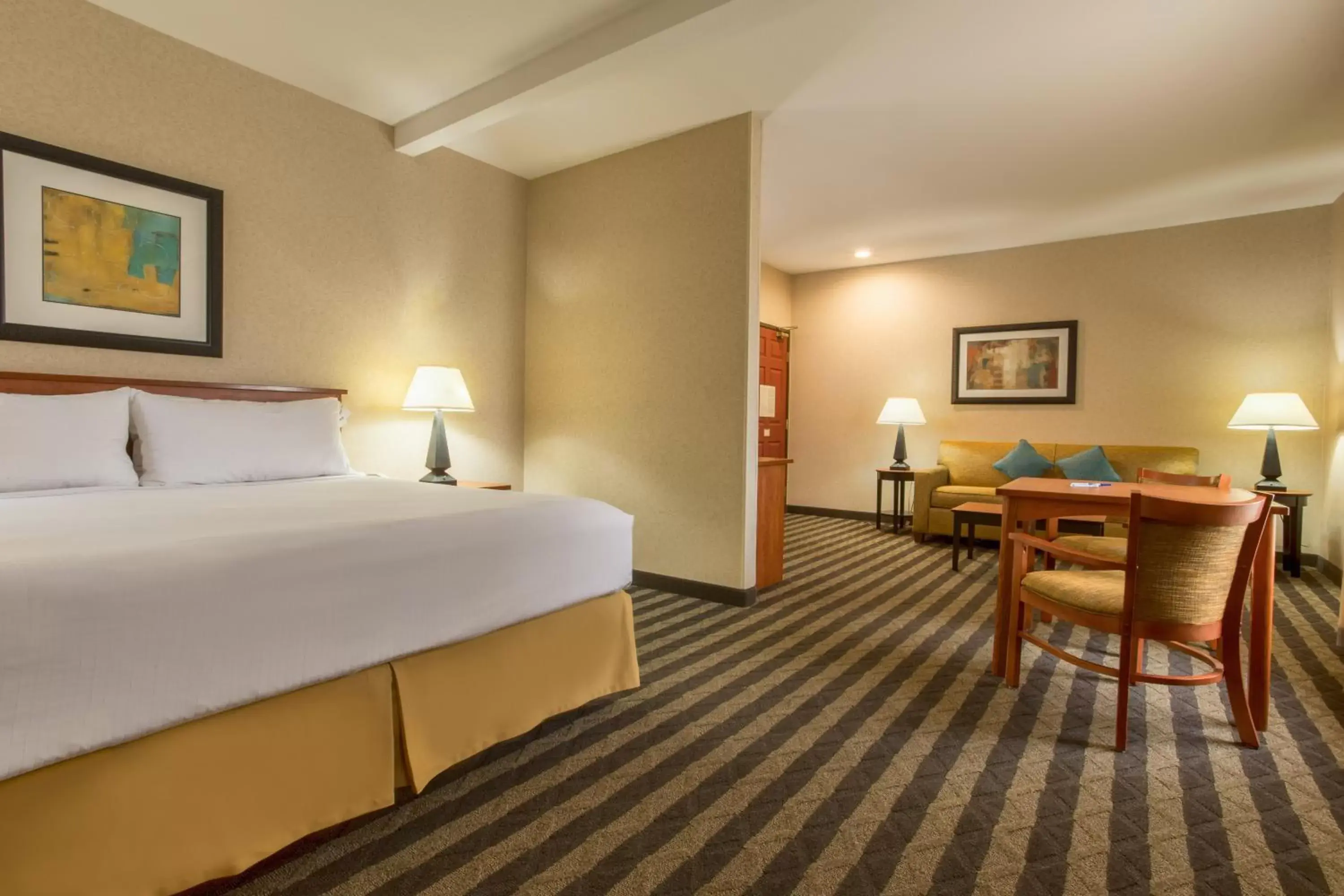 Bedroom, Bed in Holiday Inn Express Hotel & Suites Manteca, an IHG Hotel
