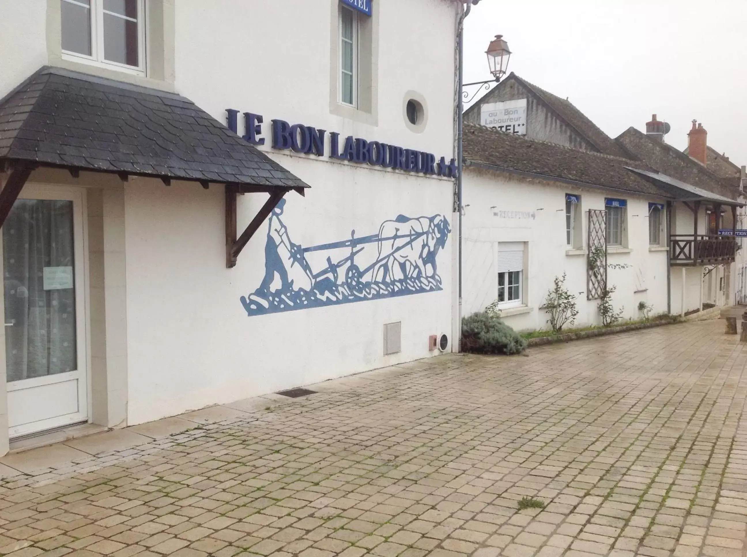 Facade/entrance, Property Building in Hotel Le Bon Laboureur