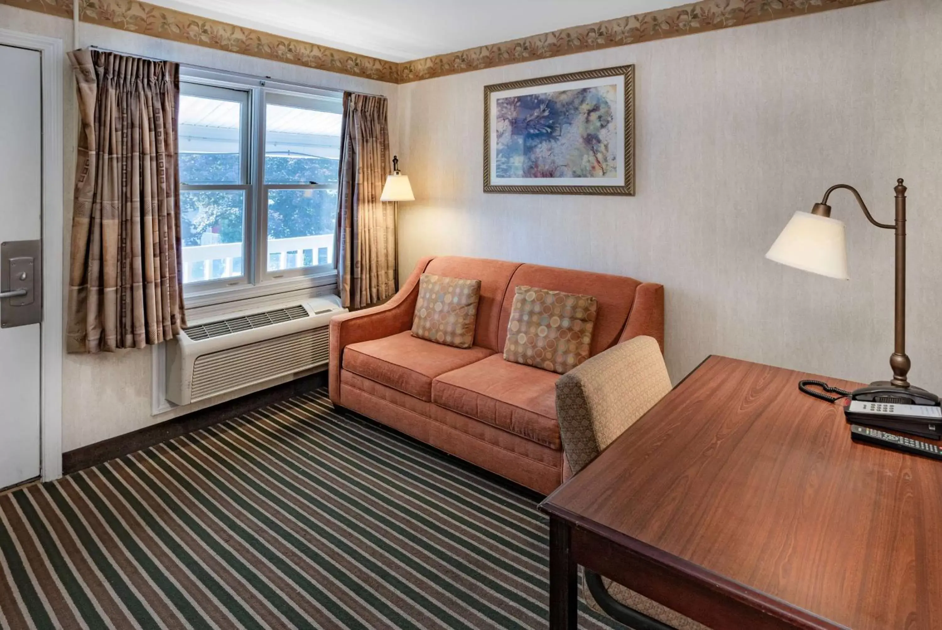 Photo of the whole room, Seating Area in Travelodge by Wyndham Great Barrington Berkshires
