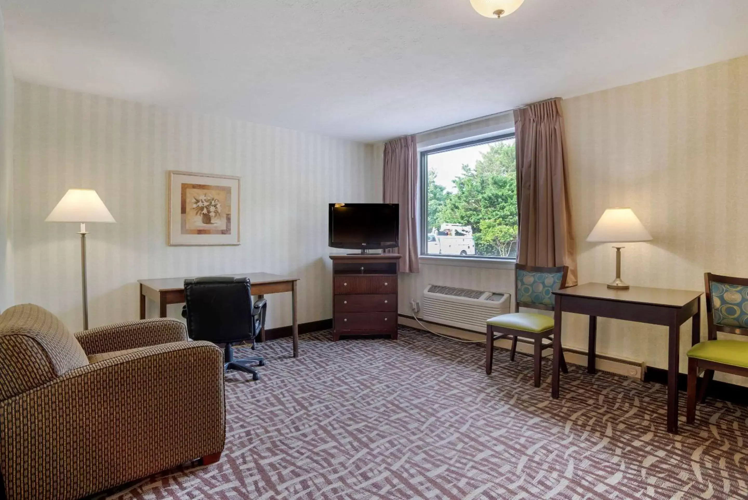 Photo of the whole room, Seating Area in Quality Inn Fredericksburg near Historic Downtown