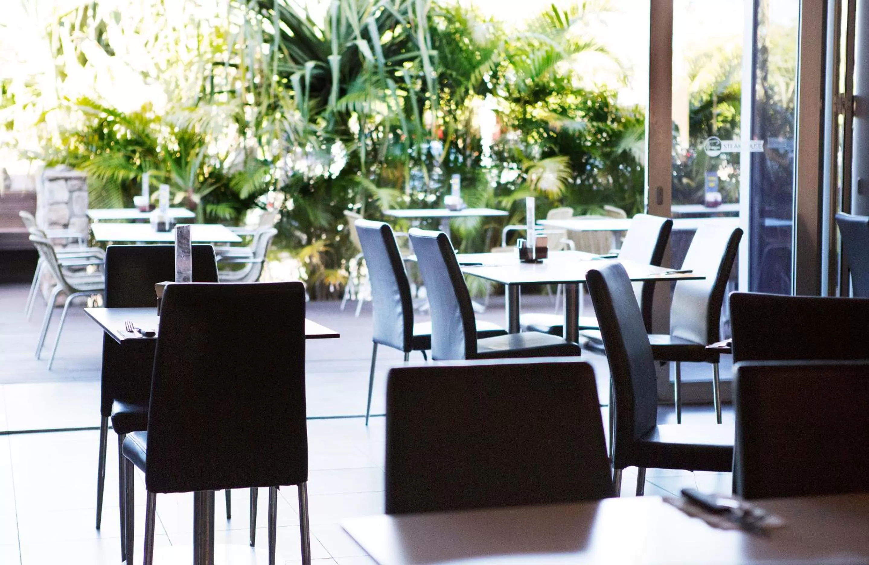 Restaurant/places to eat in Villa Noosa Hotel