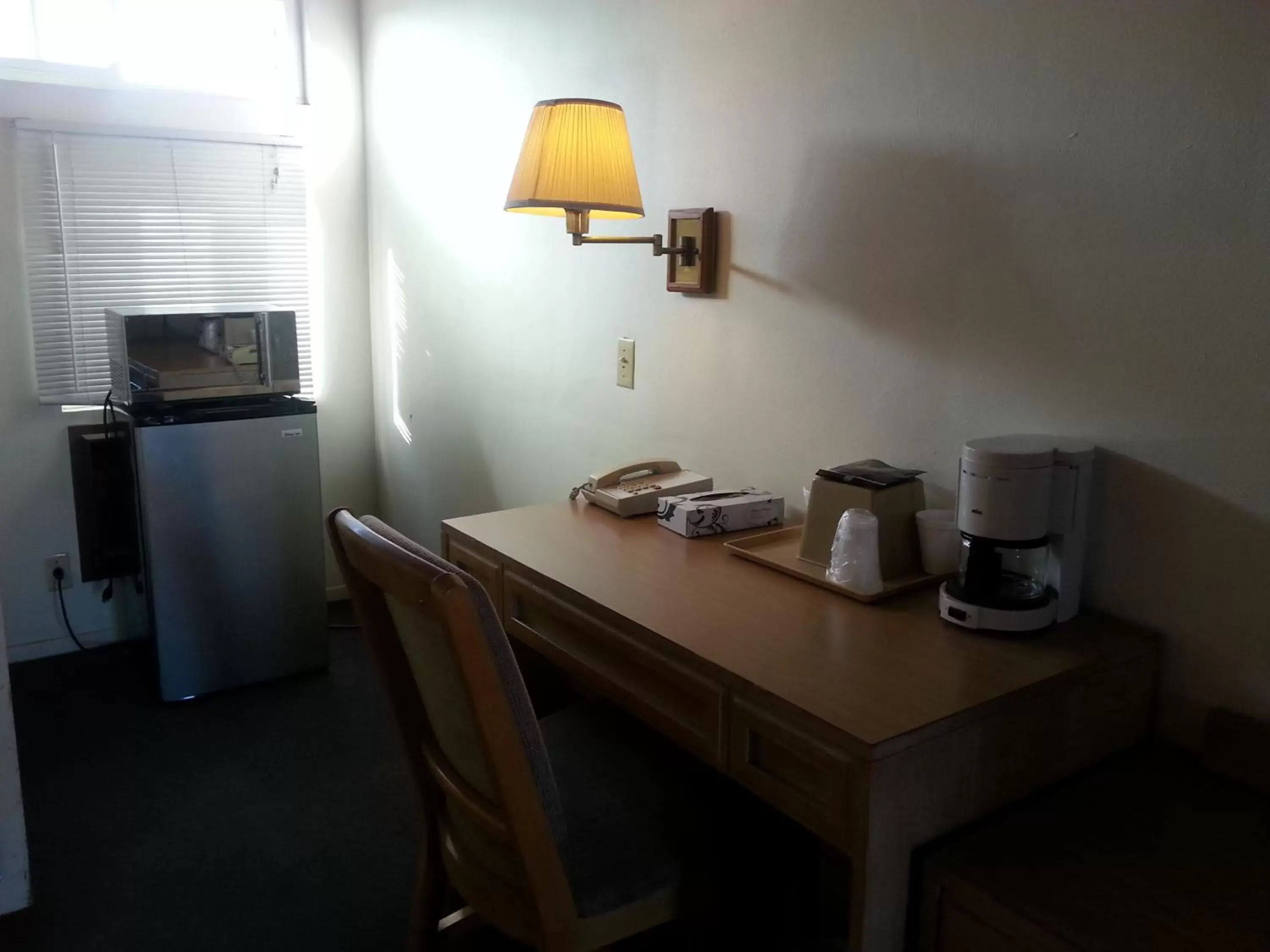 Seating area, Kitchen/Kitchenette in Villa Motel