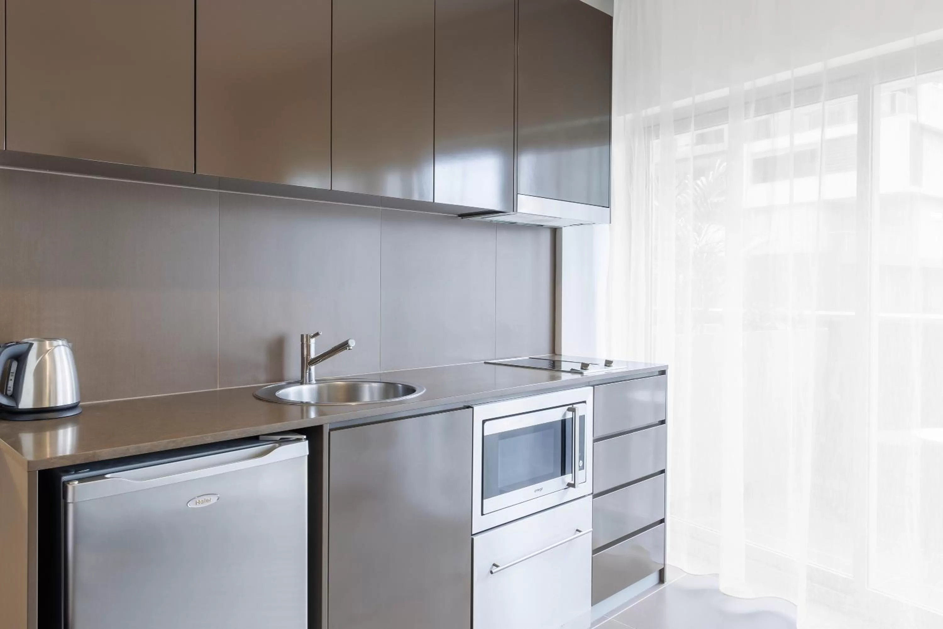 Kitchen or kitchenette in Holiday Inn & Suites Sydney Bondi Junction by IHG
