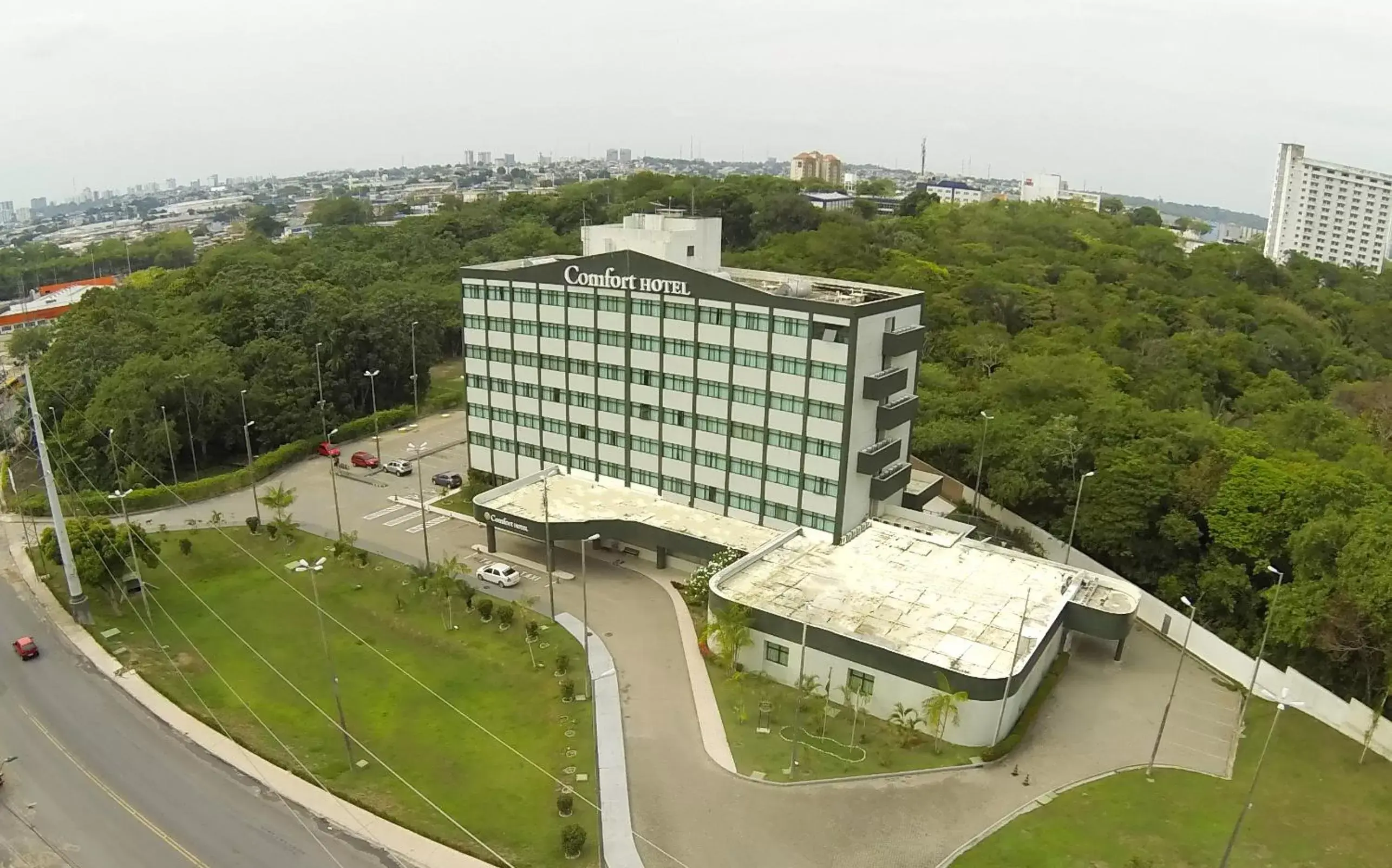 Facade/entrance, Bird's-eye View in Comfort Hotel Manaus