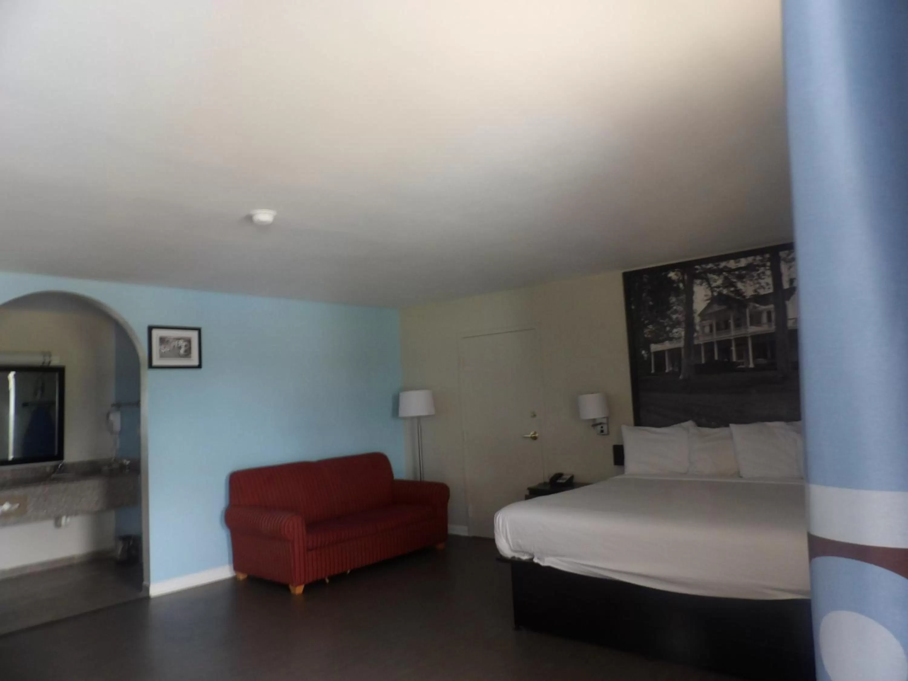 Bed in Super 8 by Wyndham Ocean Springs Biloxi