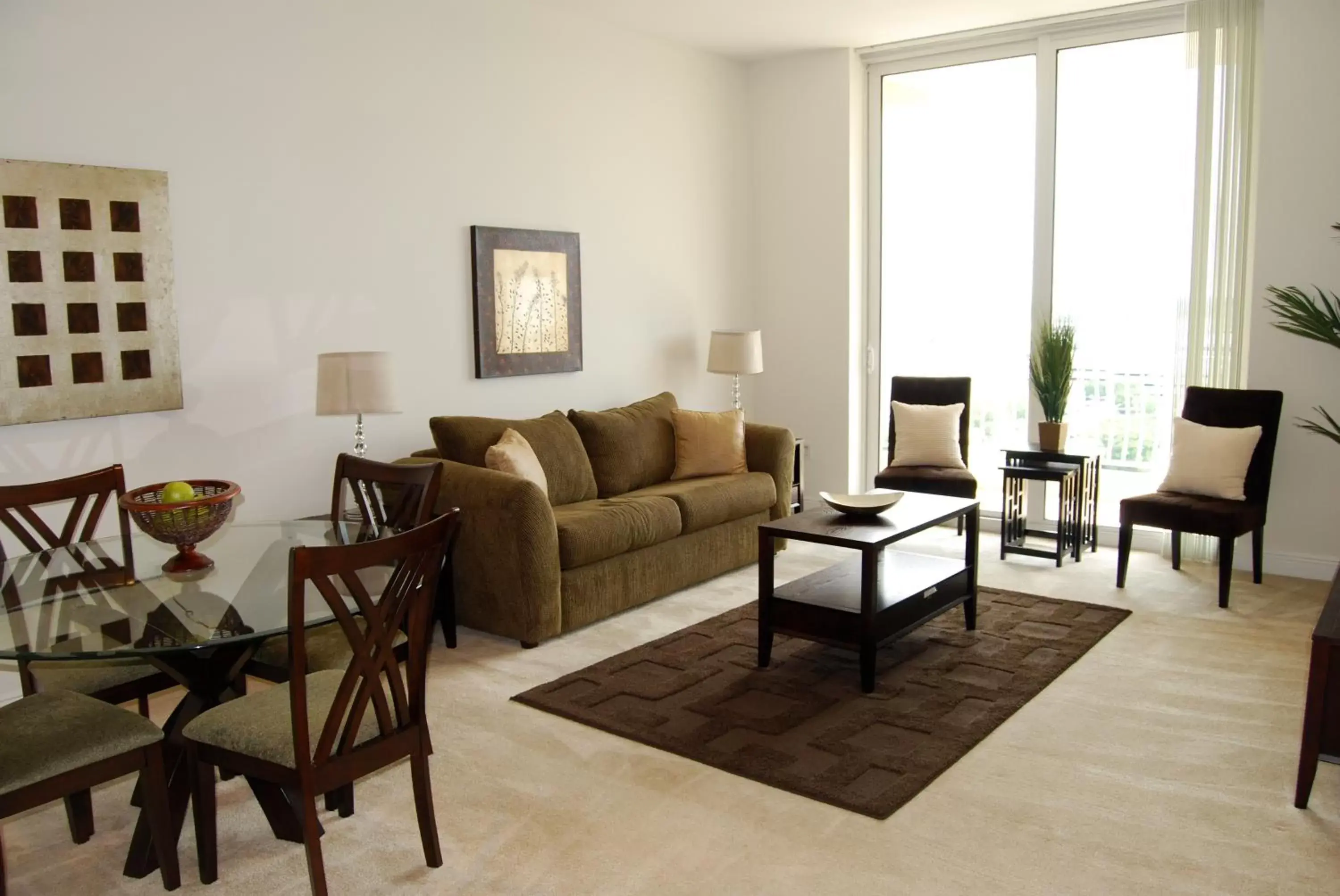 Dining area, Seating Area in Dadeland Towers by Miami Vacations