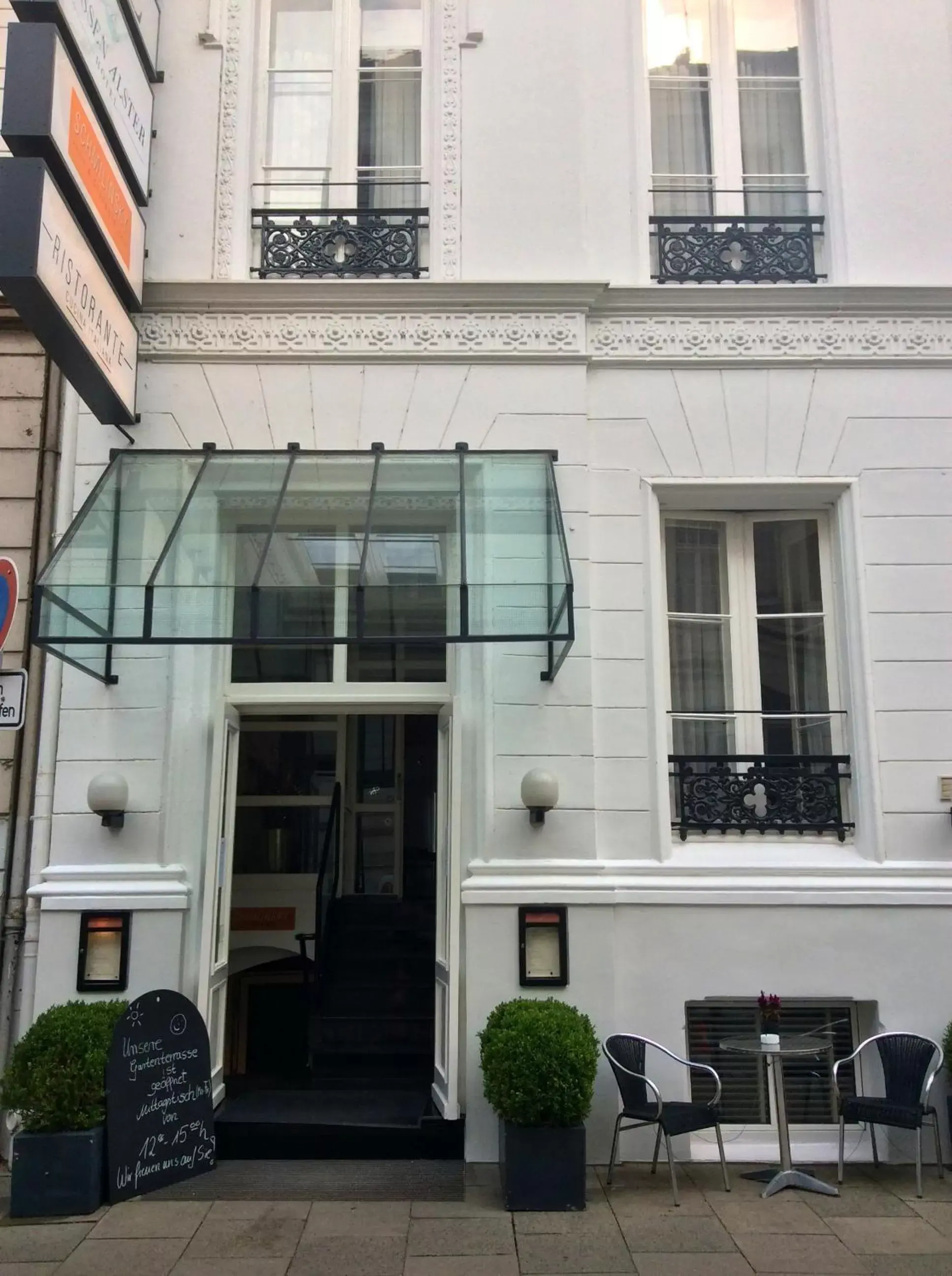 Property Building in Aussen Alster Hotel