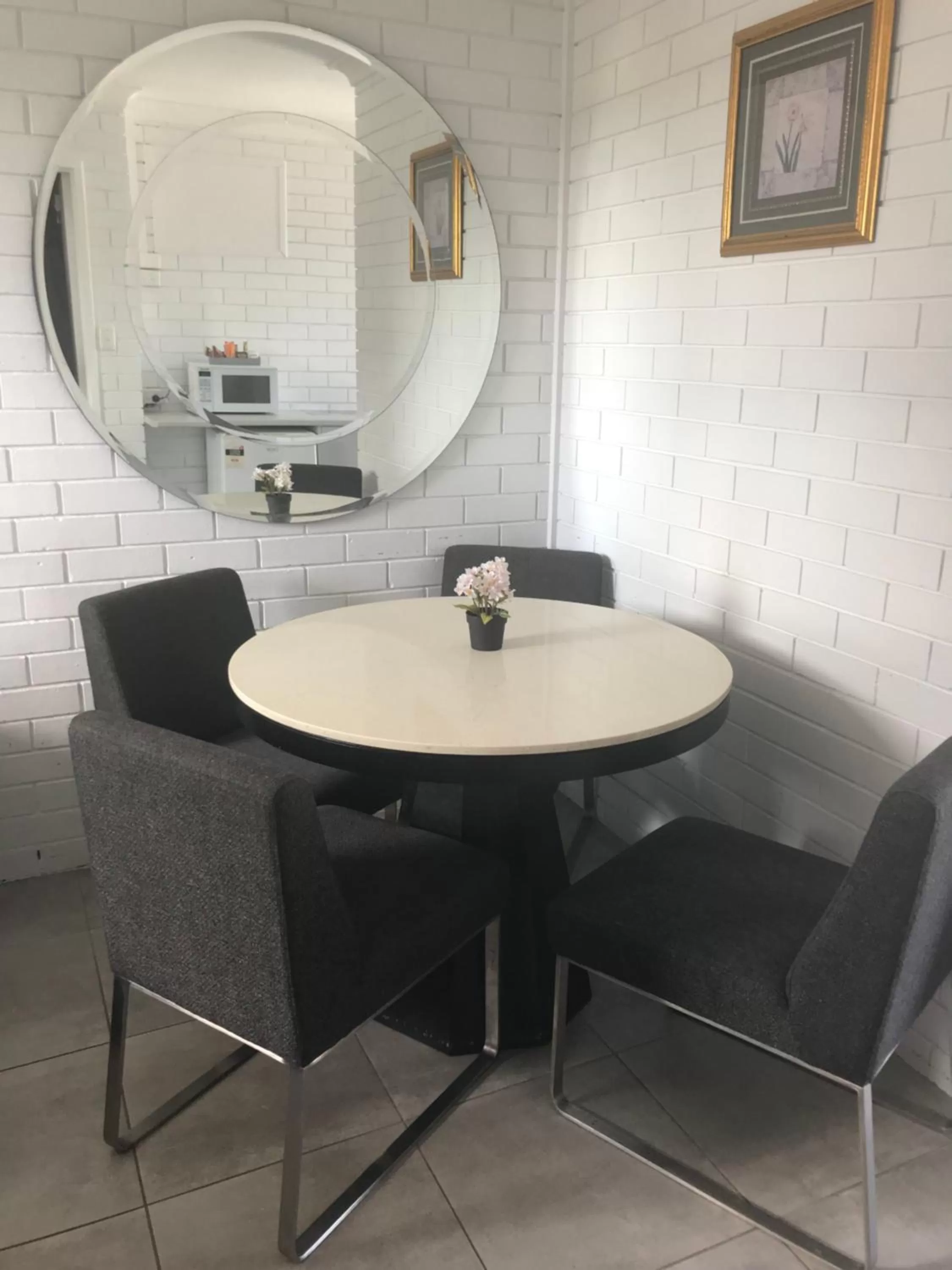 Dining area in Leichhardt Motor Inn