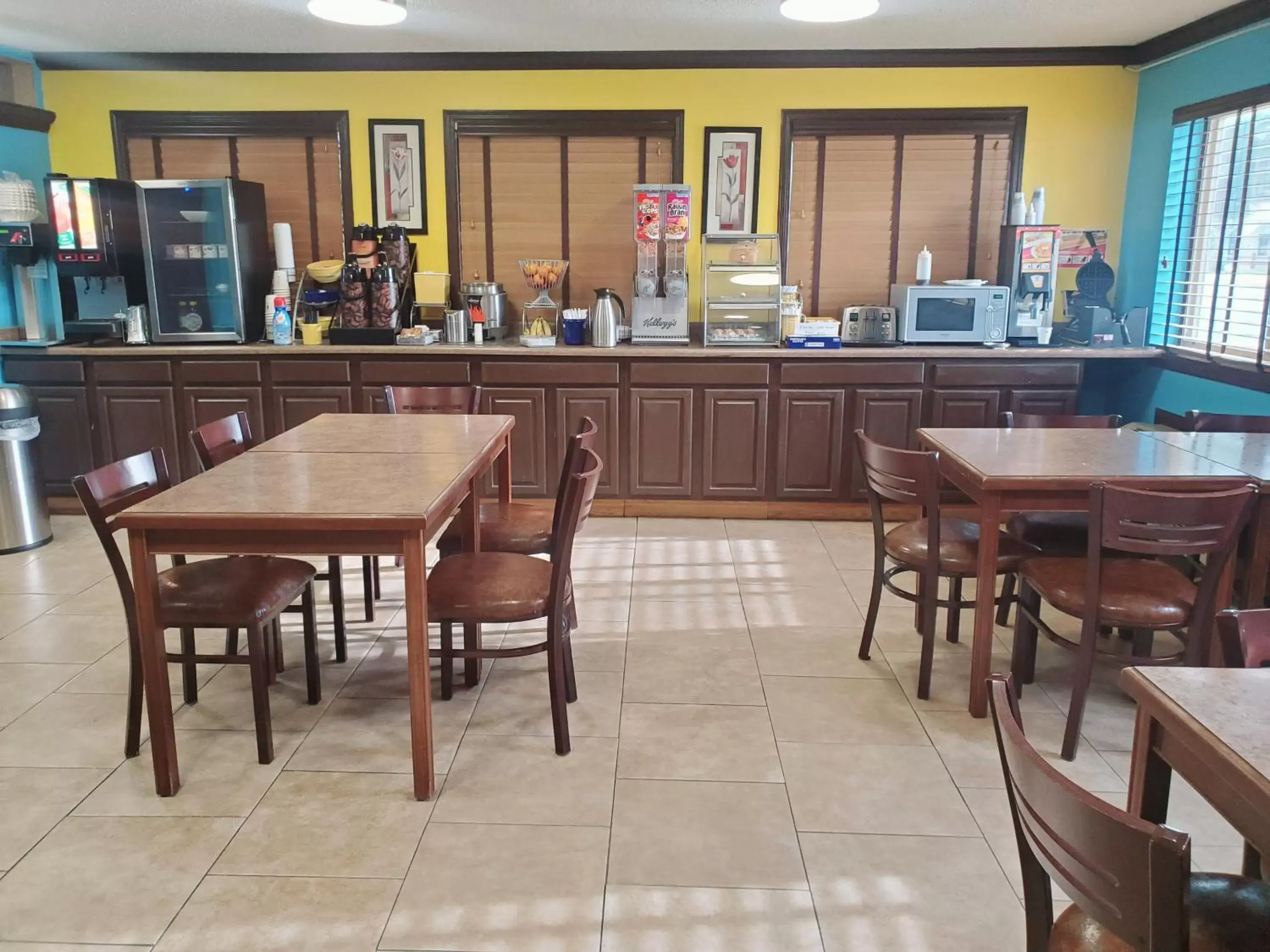 Continental breakfast, Restaurant/Places to Eat in Days Inn by Wyndham Sheridan