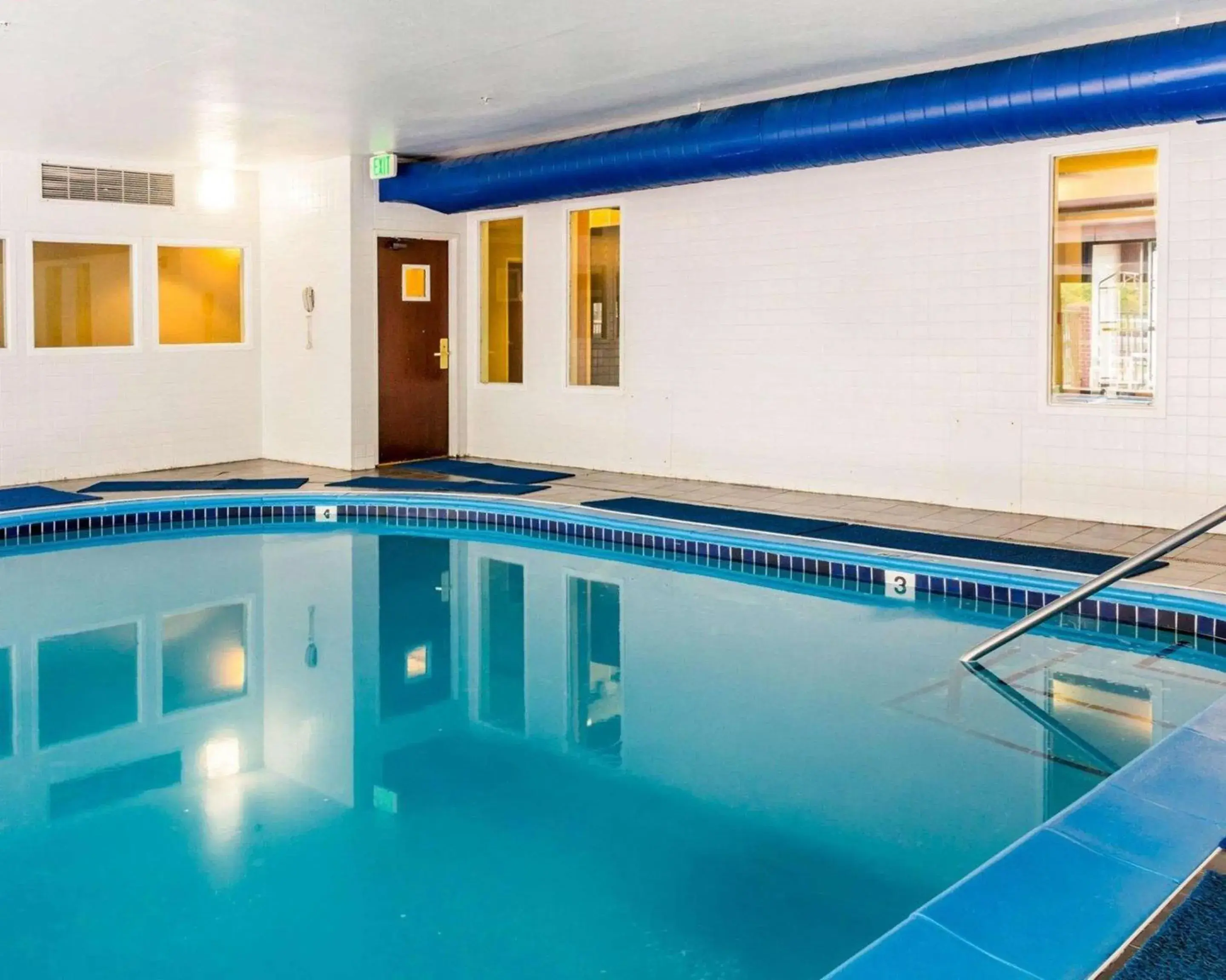 Swimming Pool in Comfort Suites Denver North - Westminster