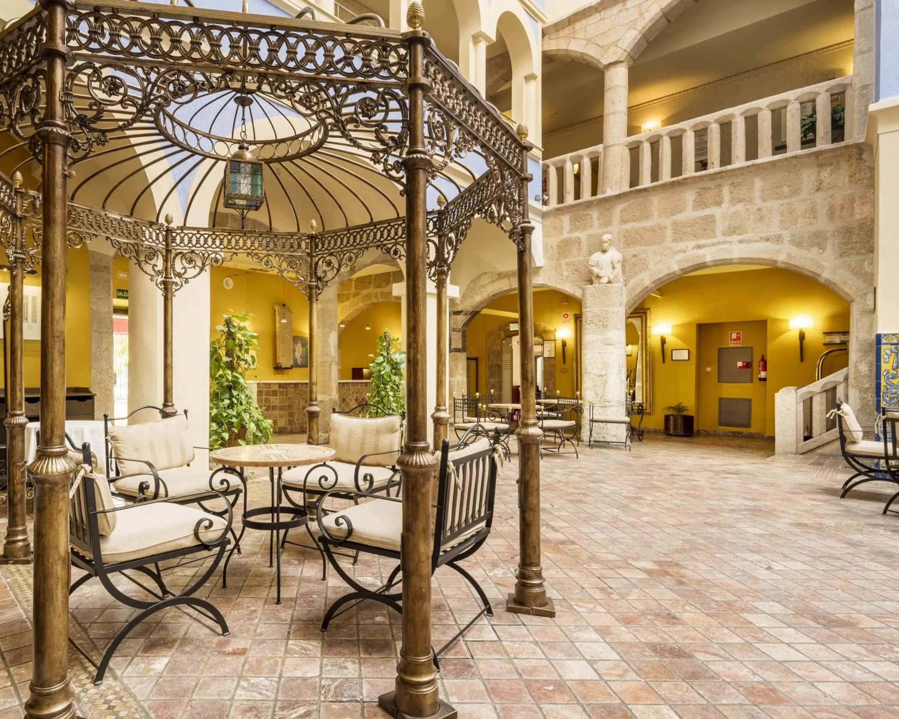 Lobby or reception, Restaurant/Places to Eat in Hotel Ilunion Mérida Palace