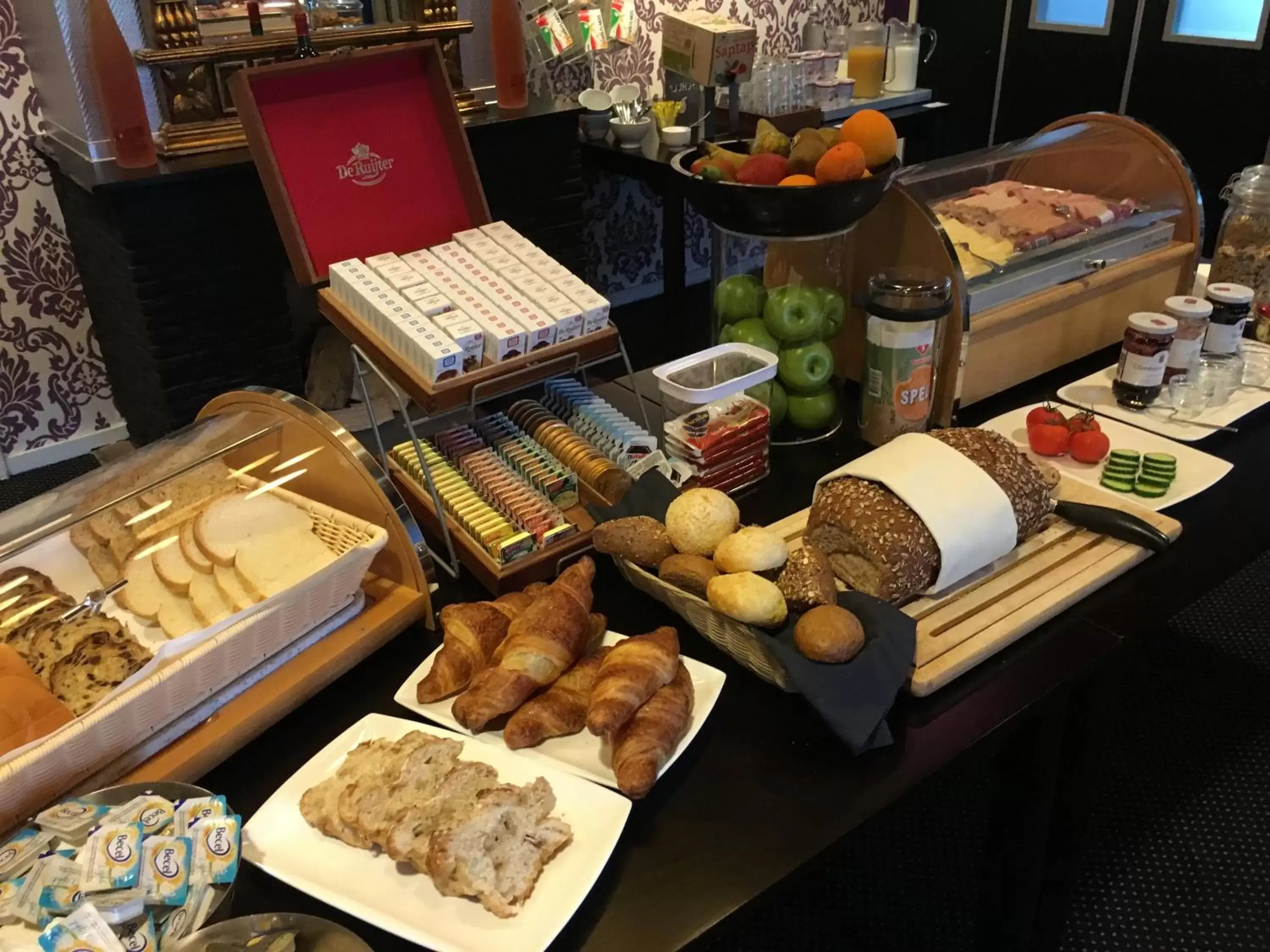 Buffet breakfast in Hotel Faber