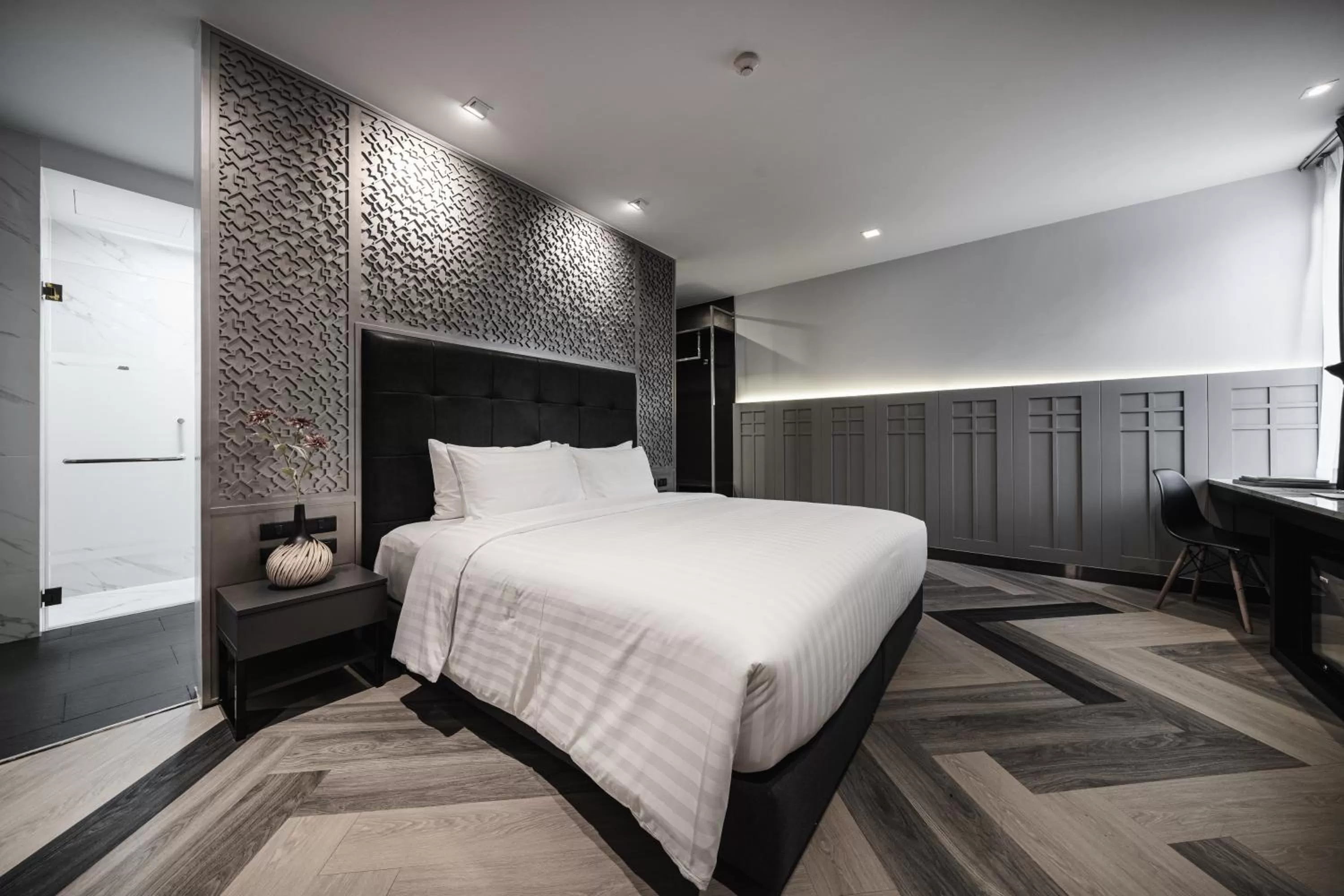 Guests, Bed in VIX Bangkok at Victory Monument