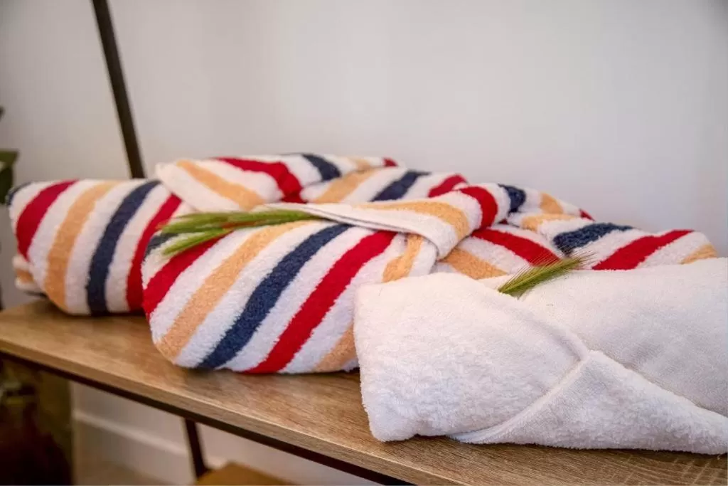 towels, Bed in Bedebike