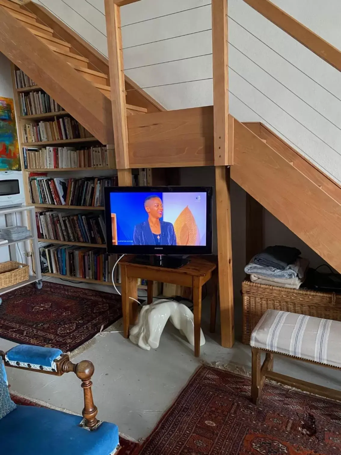 TV and multimedia in Clos de Mont July, architecture XVIIIe au cœur de la nature