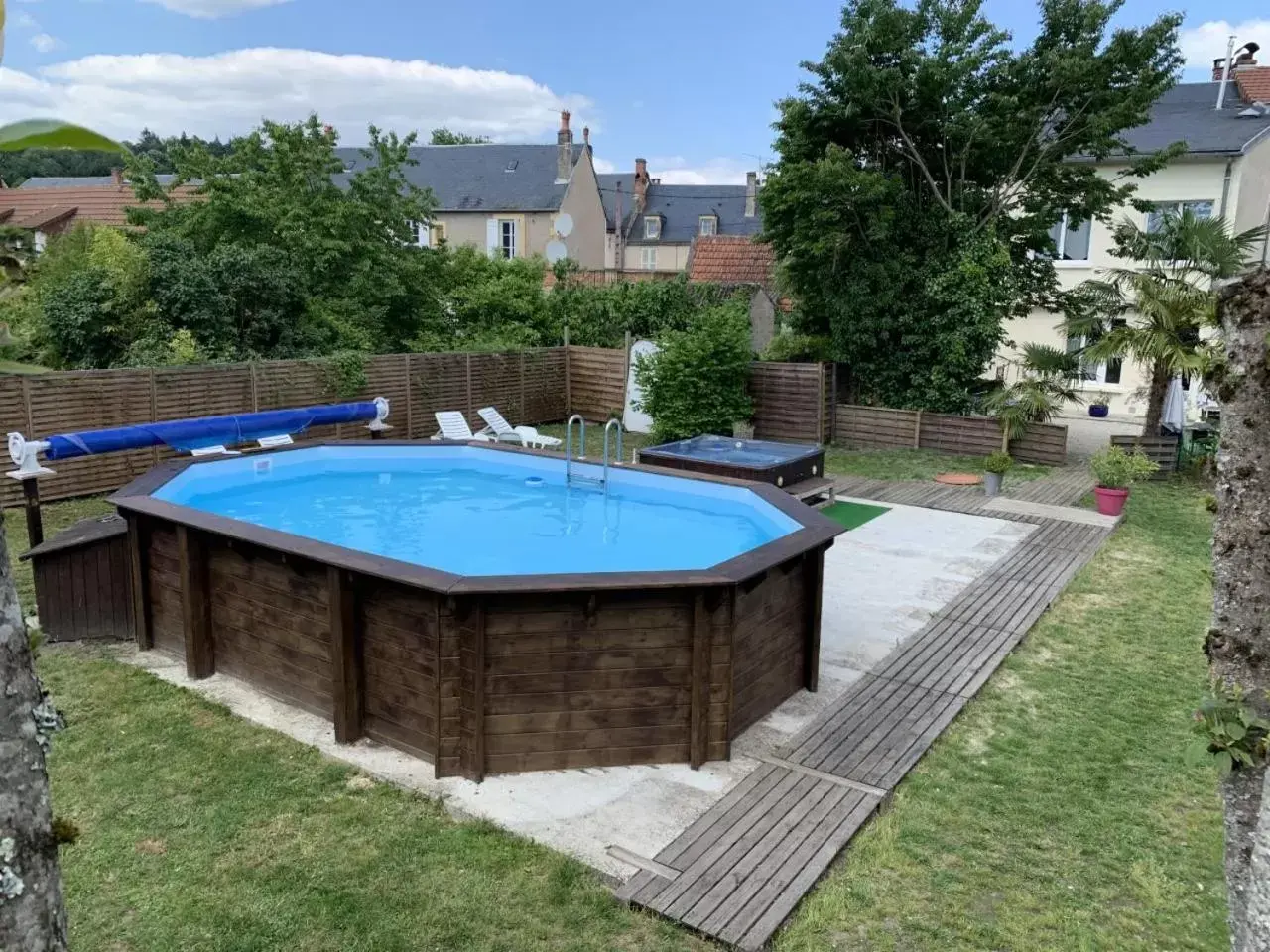 Garden, Swimming Pool in Hôtel Le P'tit Monde