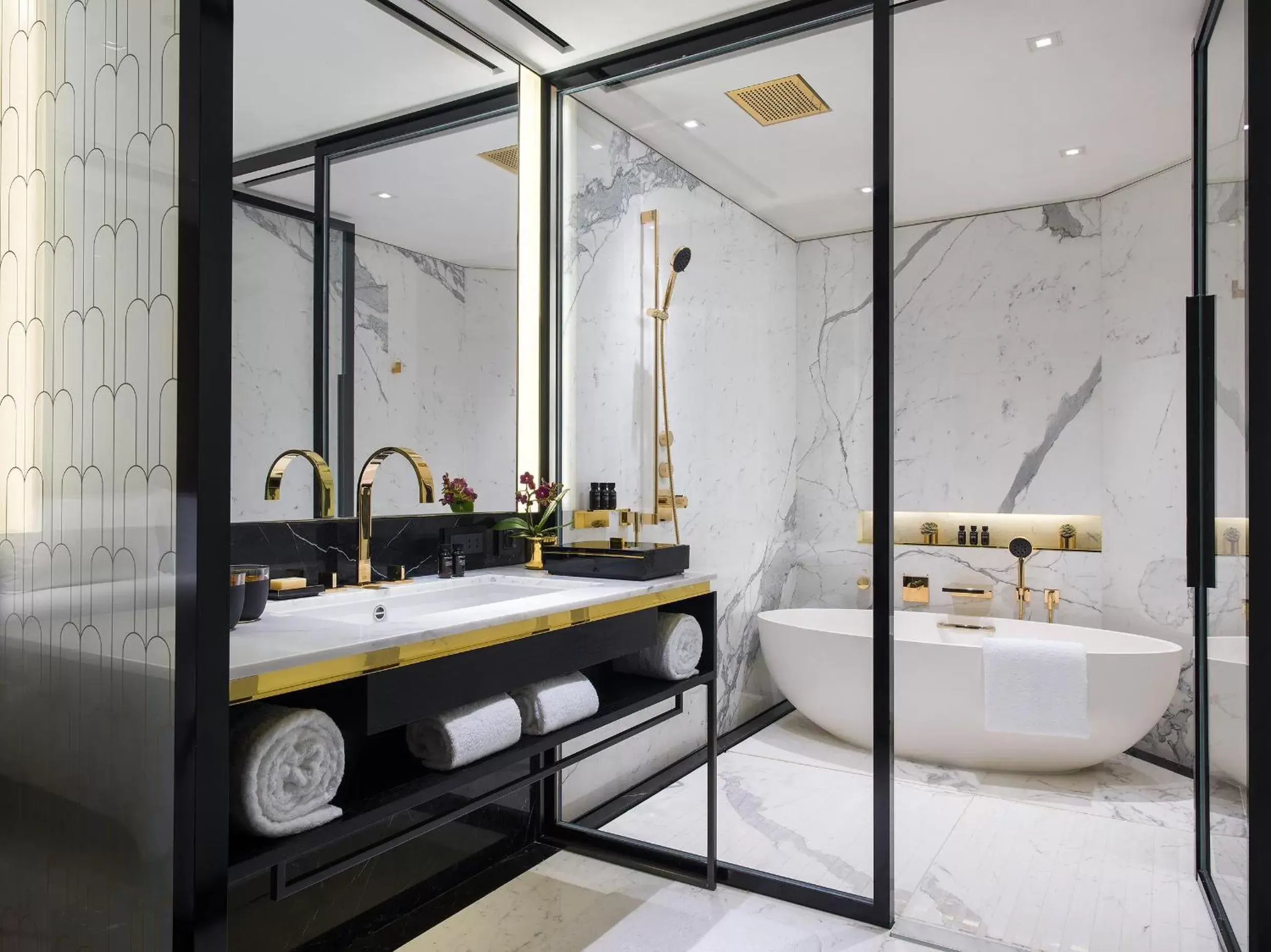 Bathroom in The Murray, Hong Kong, a Niccolo Hotel