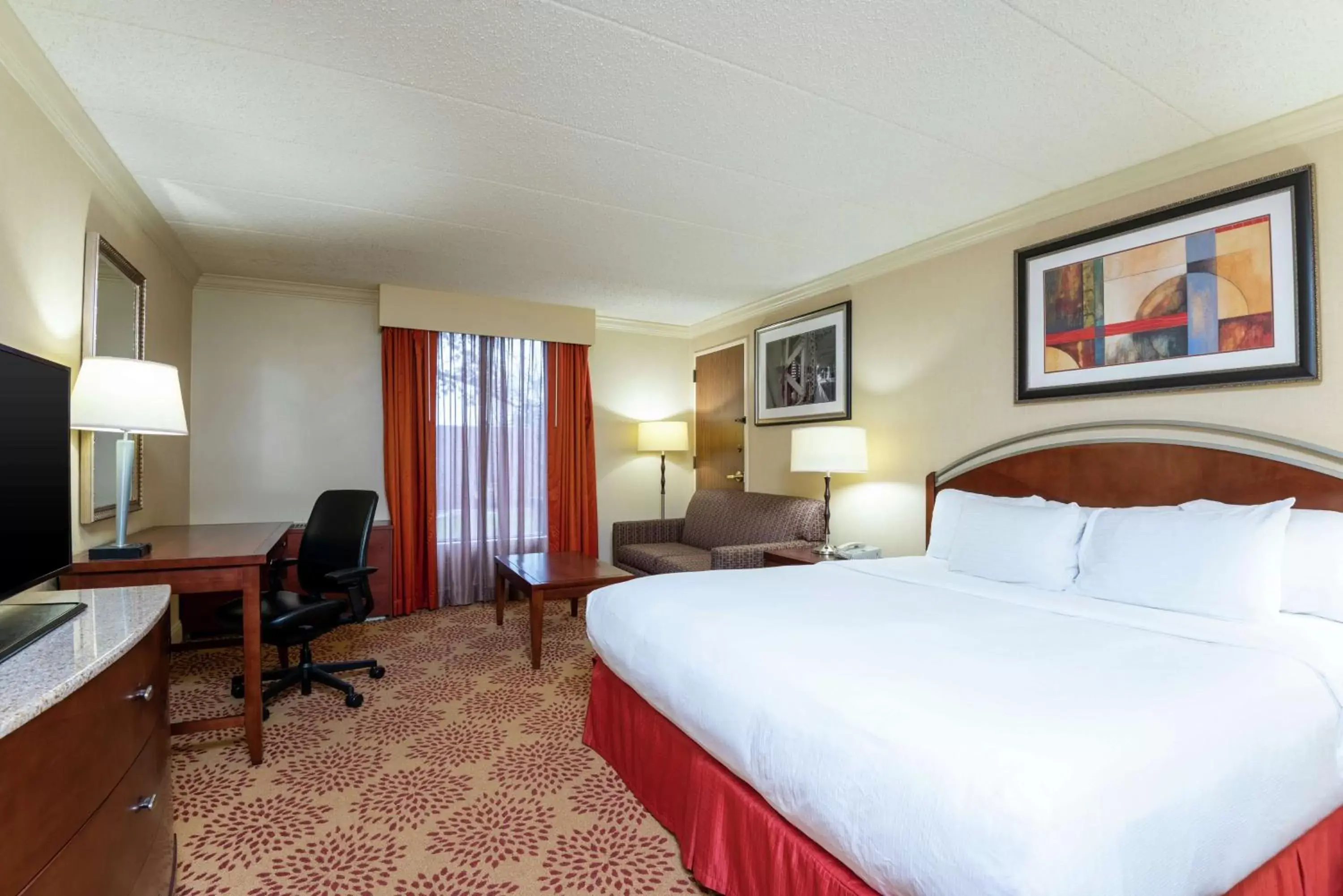 Bed in DoubleTree by Hilton Hotel Grand Rapids Airport