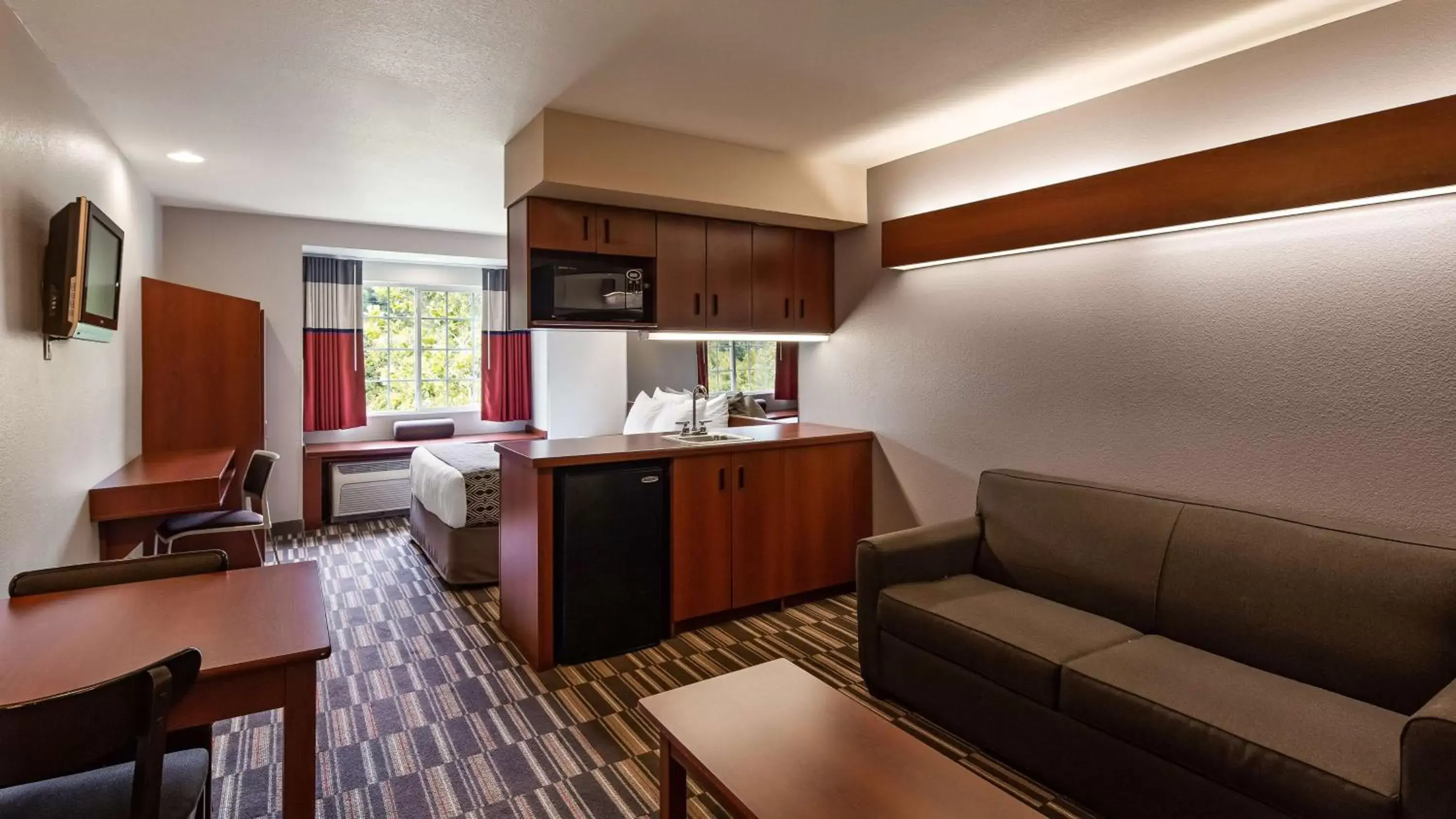 Photo of the whole room, Kitchen/Kitchenette in SureStay Plus Hotel by Best Western Morgantown