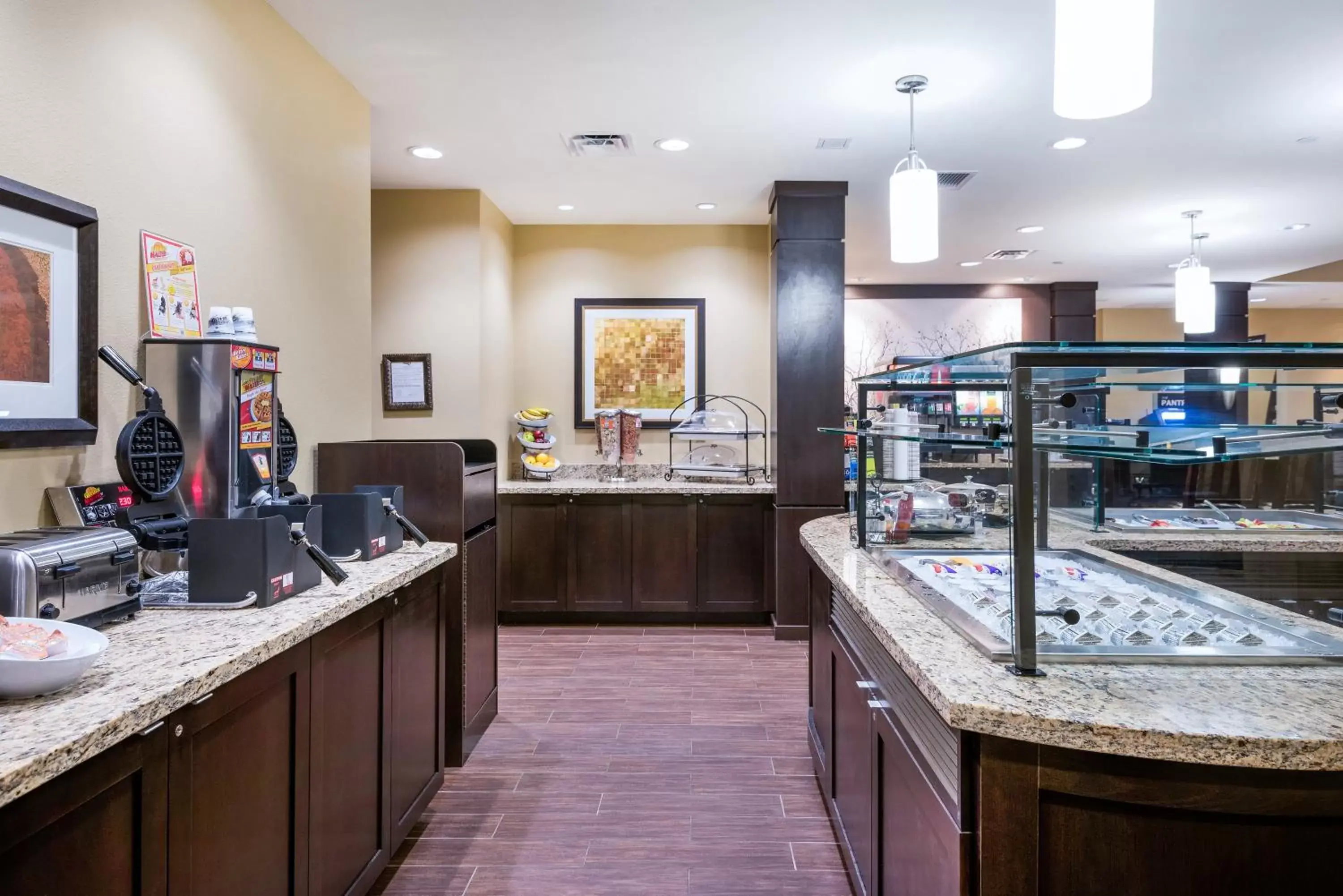 Breakfast in Staybridge Suites Eau Claire - Altoona by IHG Breakfast in Staybridge Suites Eau Claire - Altoona by IHG