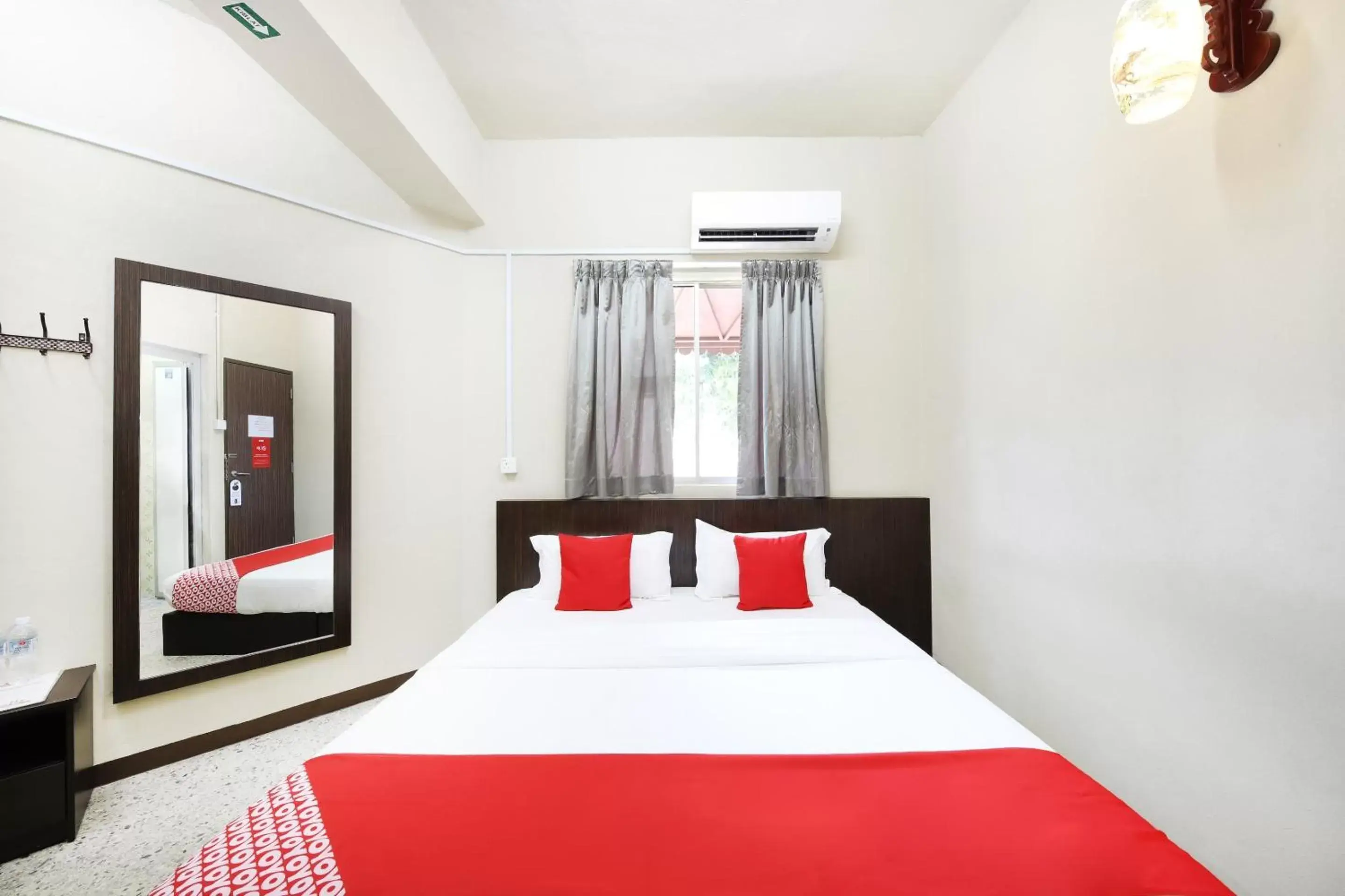 Bedroom, Bed in OYO 507 Aikka Hotel
