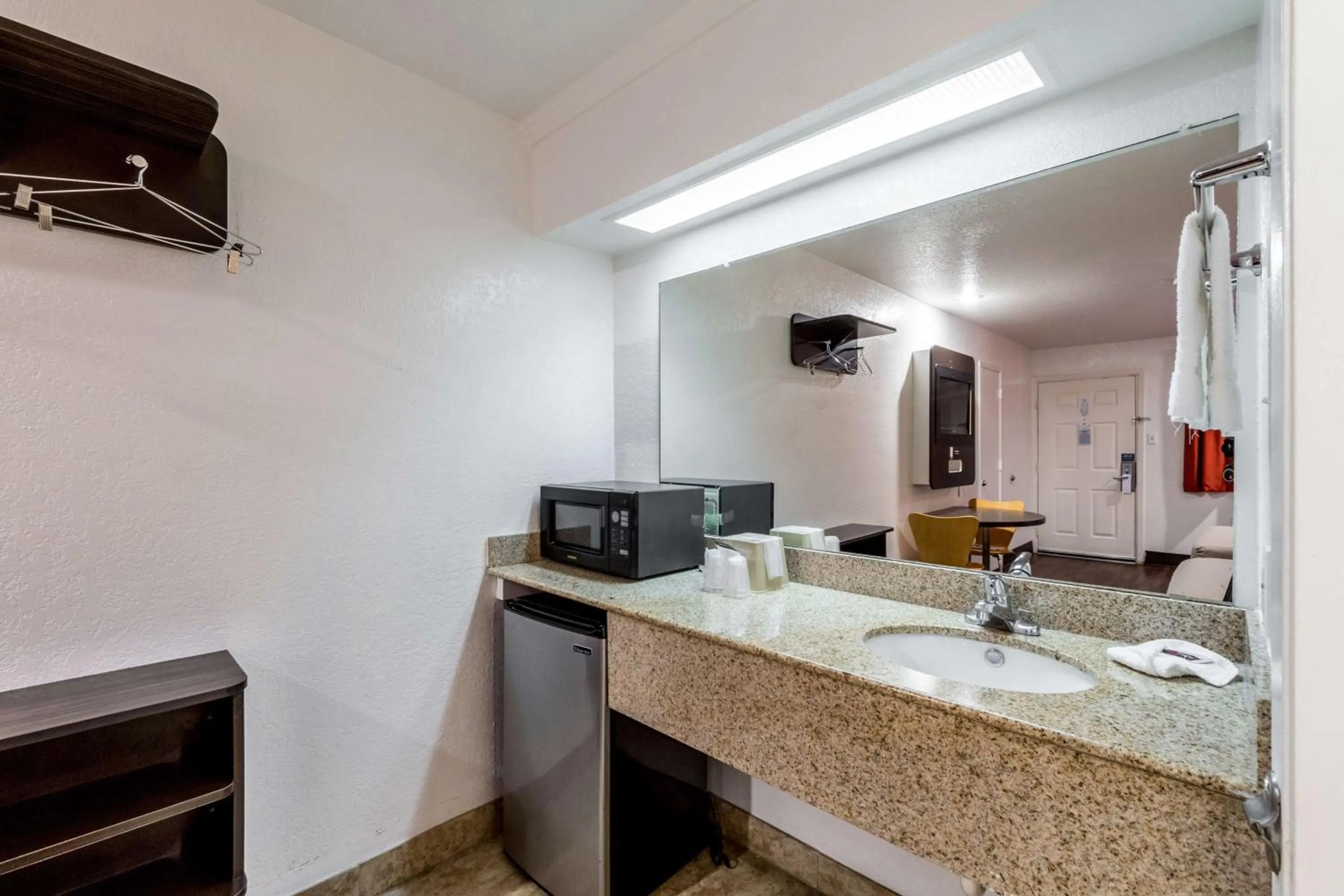 Bathroom in Motel 6 San Antonio, TX - Frost Bank Center